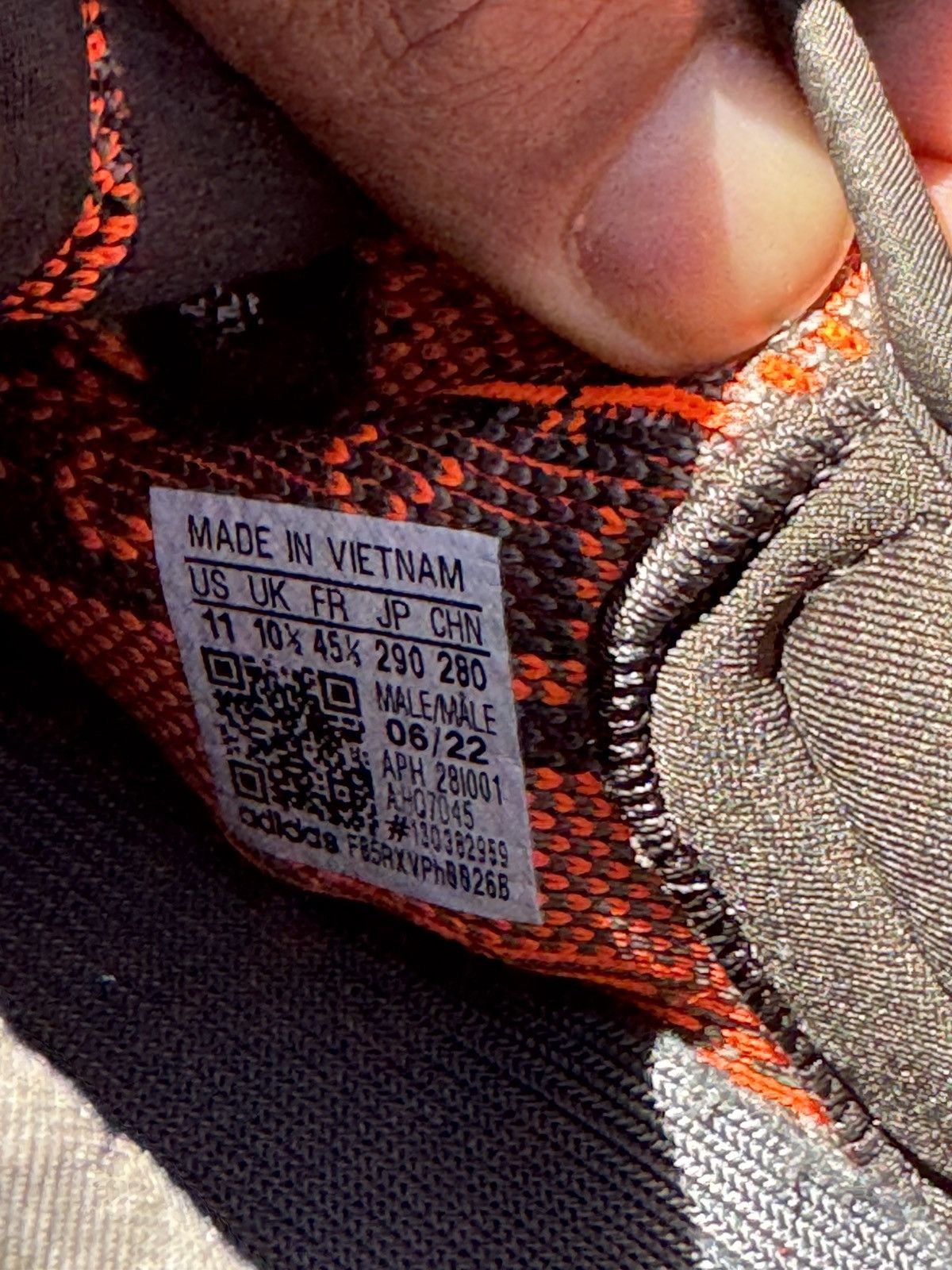 Adidas × Yeezy Carbon Beluga 350 V2 Size US 11 / EU 44 - 9 Thumbnail