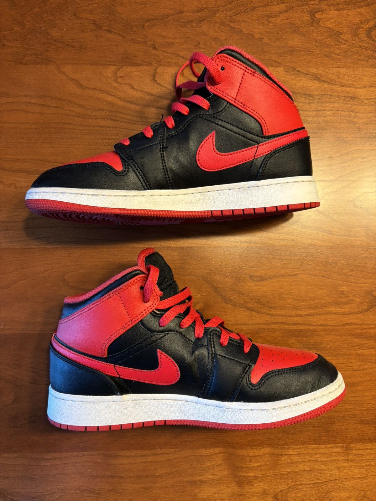 Nike Kids Air Jordan 1s Size US 7 / EU 40 - 2 Thumbnail