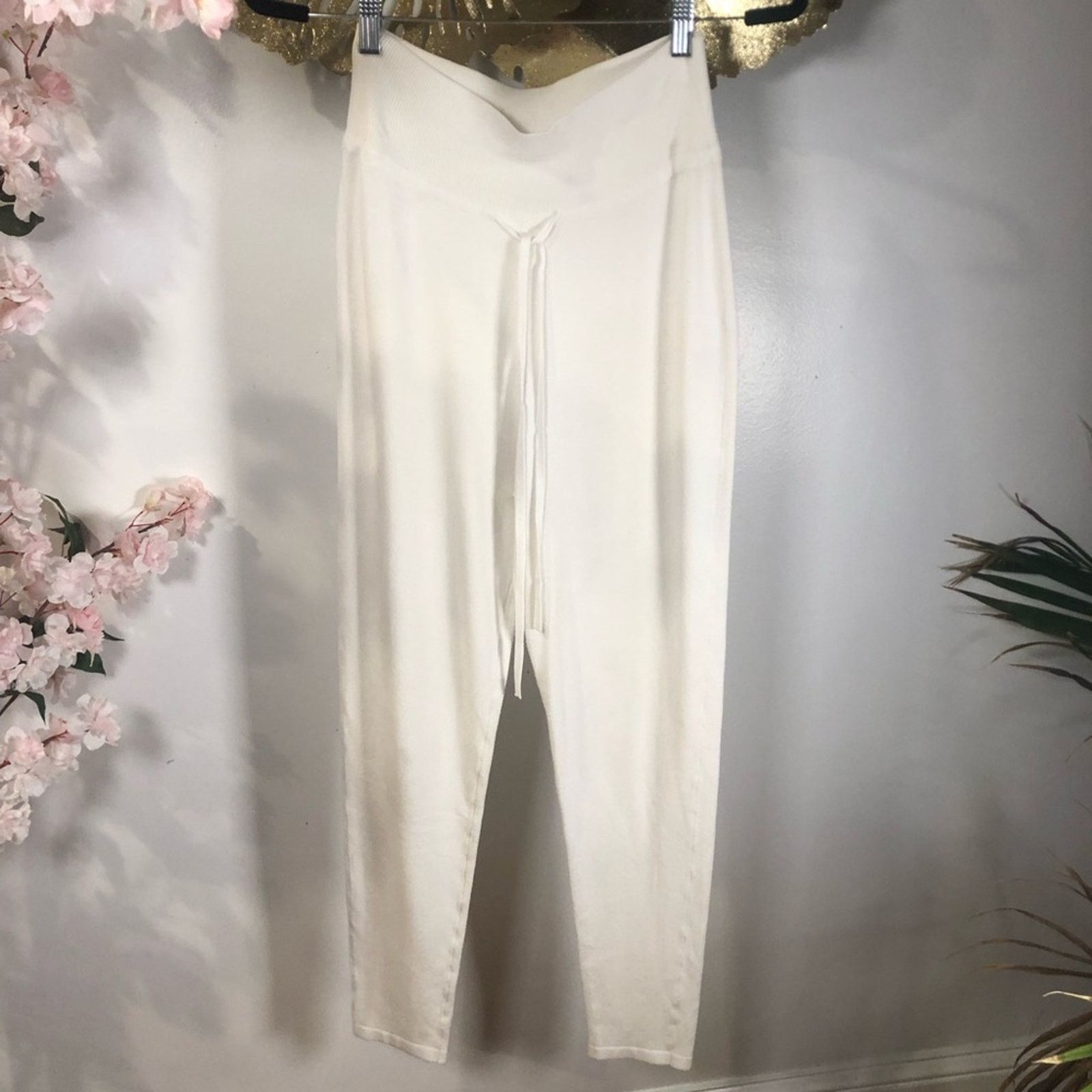Live The Process Live the process pants joggers in white. Size 28" / US 6 / IT 42 - 2 Thumbnail