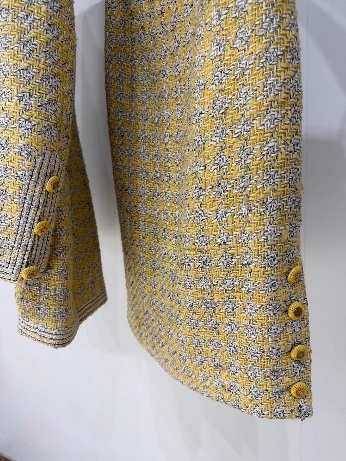 Chanel Chanel 93 Runway Wool Yellow Daisy Button Set Size XS / US 0-2 / IT 36-38 - 5 Thumbnail