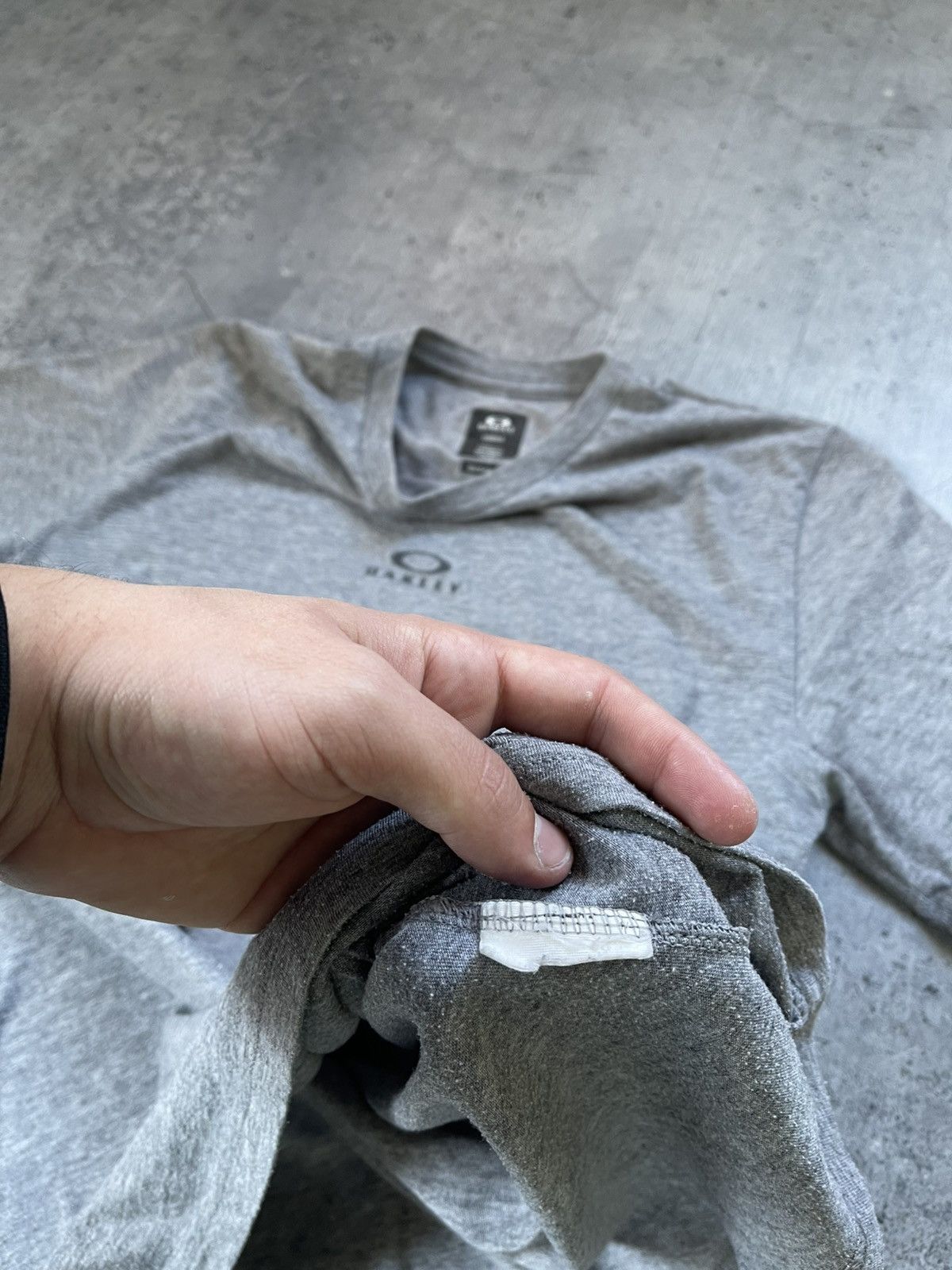 Oakley × Vintage Oakley T-Shirt 2000s Small Logo Japan Outdoor Men’s Size US M / EU 48-50 / 2 - 5 Thumbnail