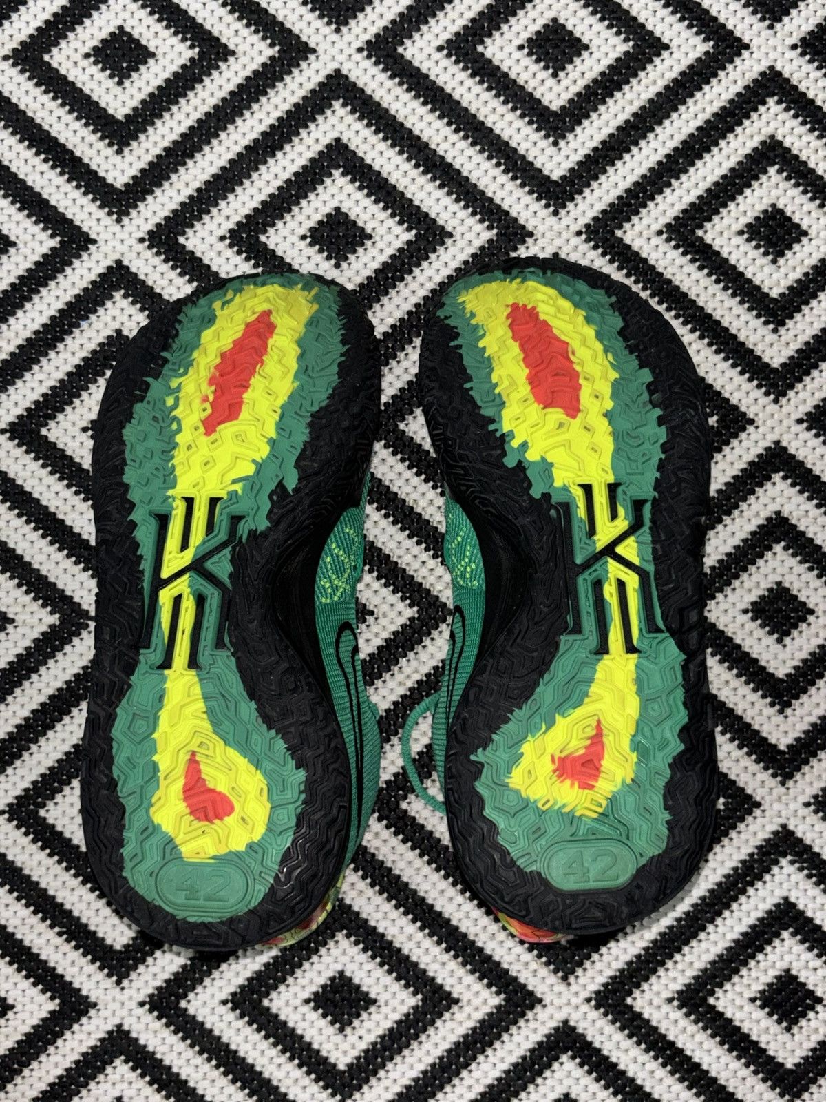Other Nike Kyrie 7 Weatherman (8.5 US) (42 EU) Size US 8.5 / EU 41-42 - 6 Thumbnail