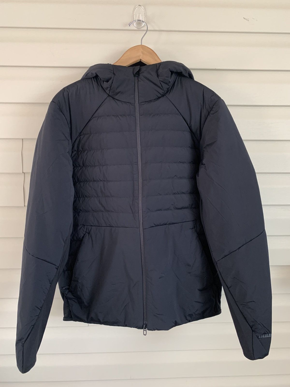 Lululemon Lululemon down for it all black puffer jacket hoodie Size L Size US L / EU 52-54 / 3 - 1 Thumbnail