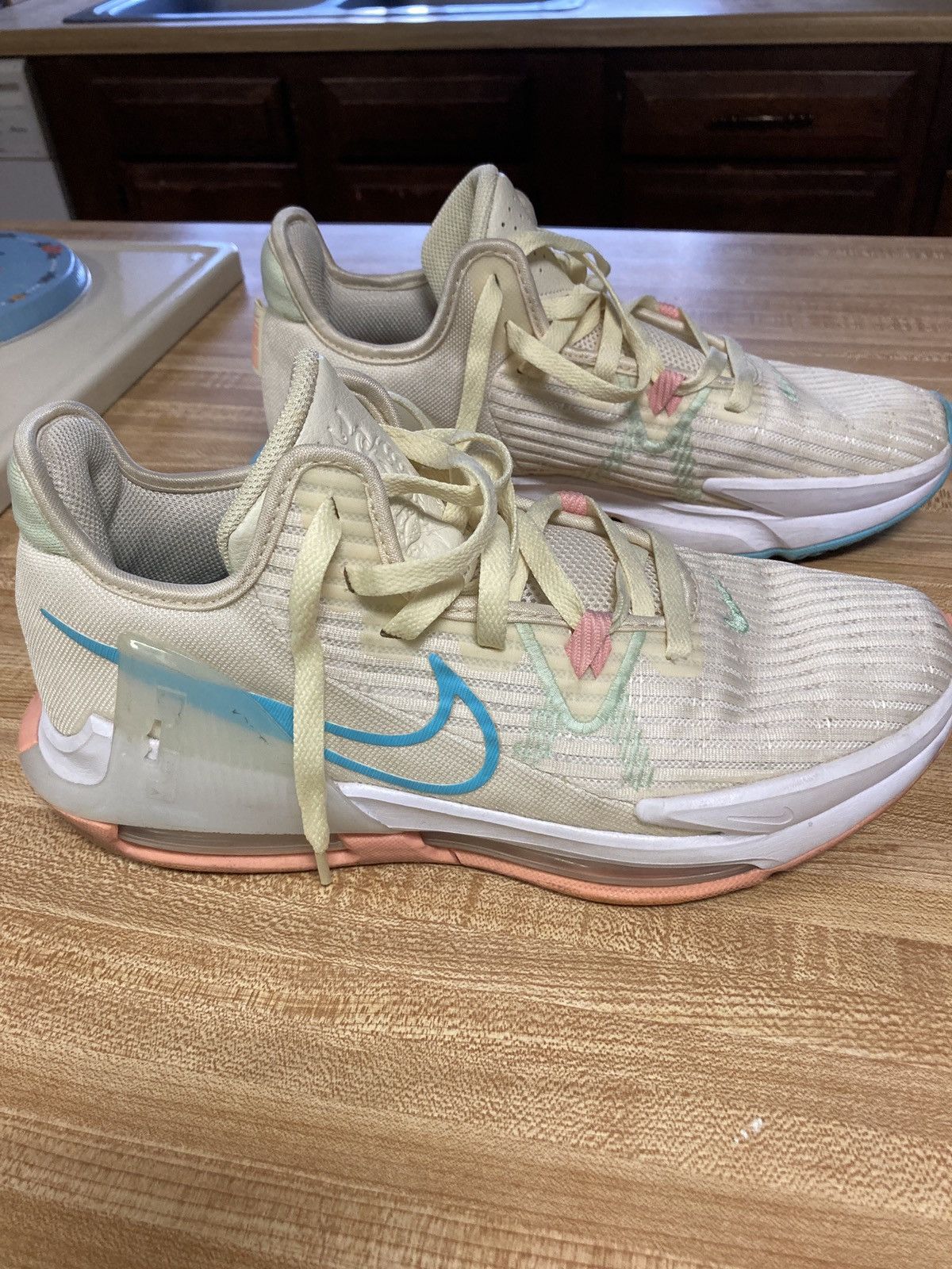Nike LeBron witness 6 Easter Size US 9.5 / EU 42-43 - 2 Thumbnail