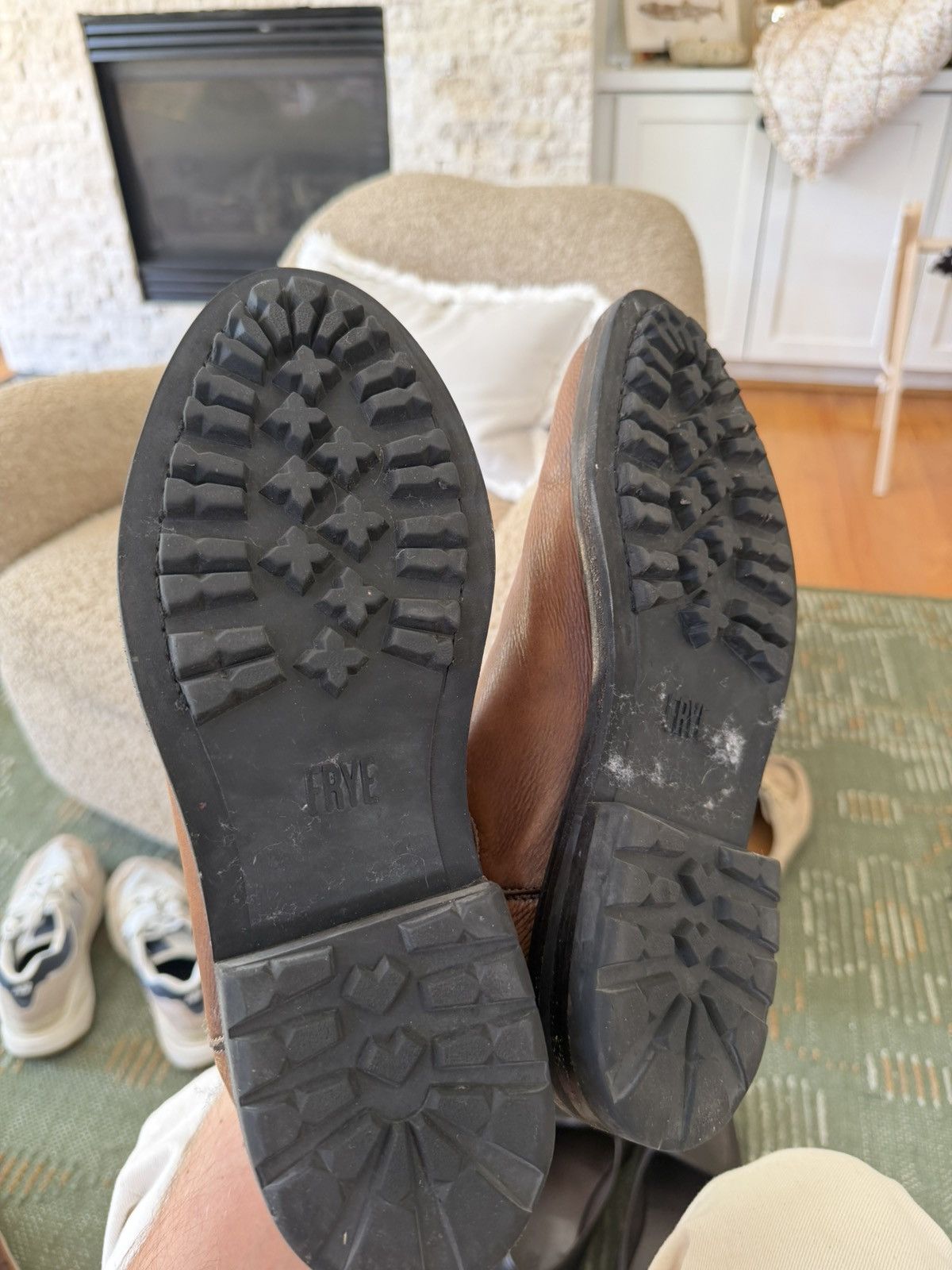 Frye Frye Lug Sole Chelsea Size US 9.5 / EU 42-43 - 6 Thumbnail