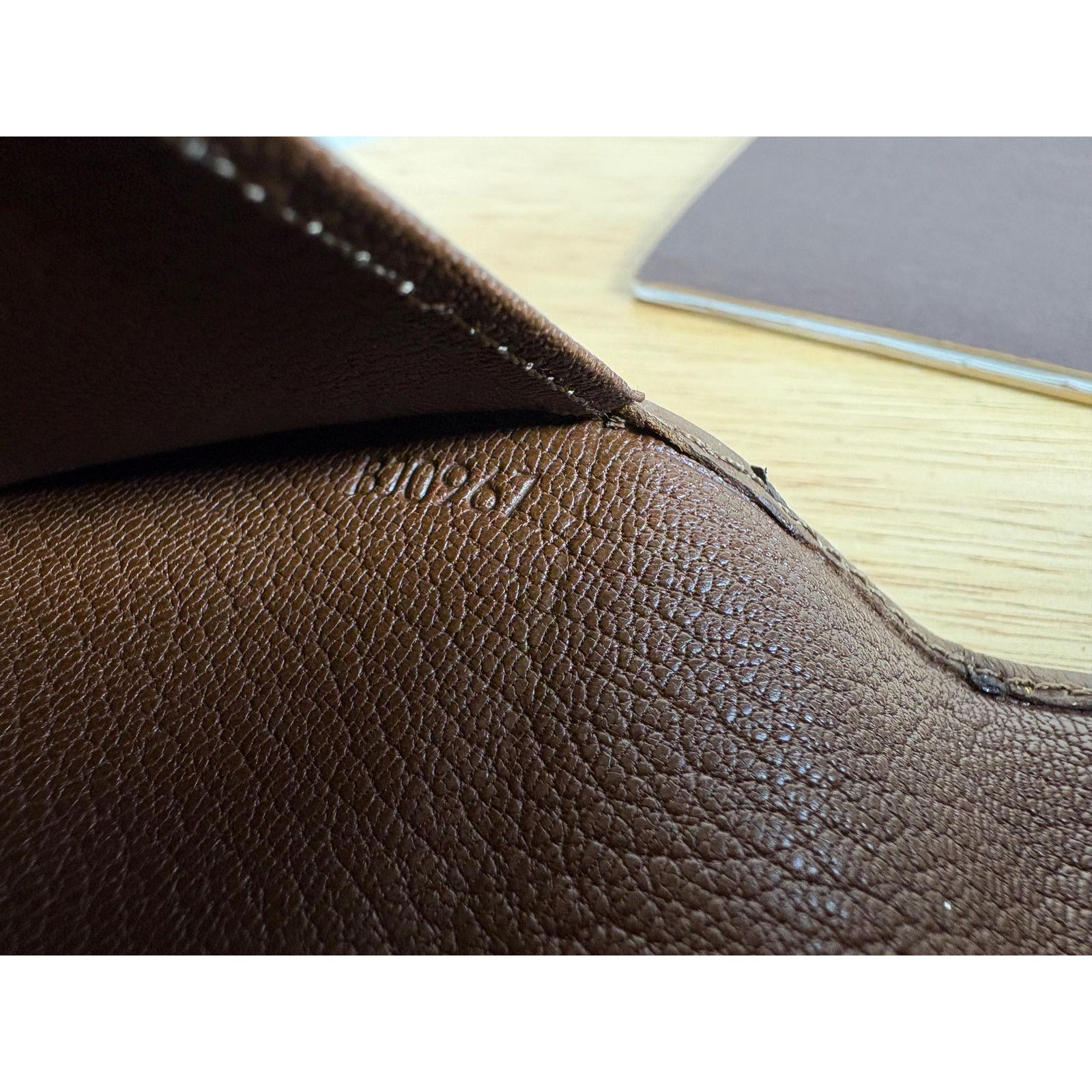 Louis Vuitton Authentic Louis Vuitton Brown Ostrich Check-book Cover Size ONE SIZE - 8 Thumbnail