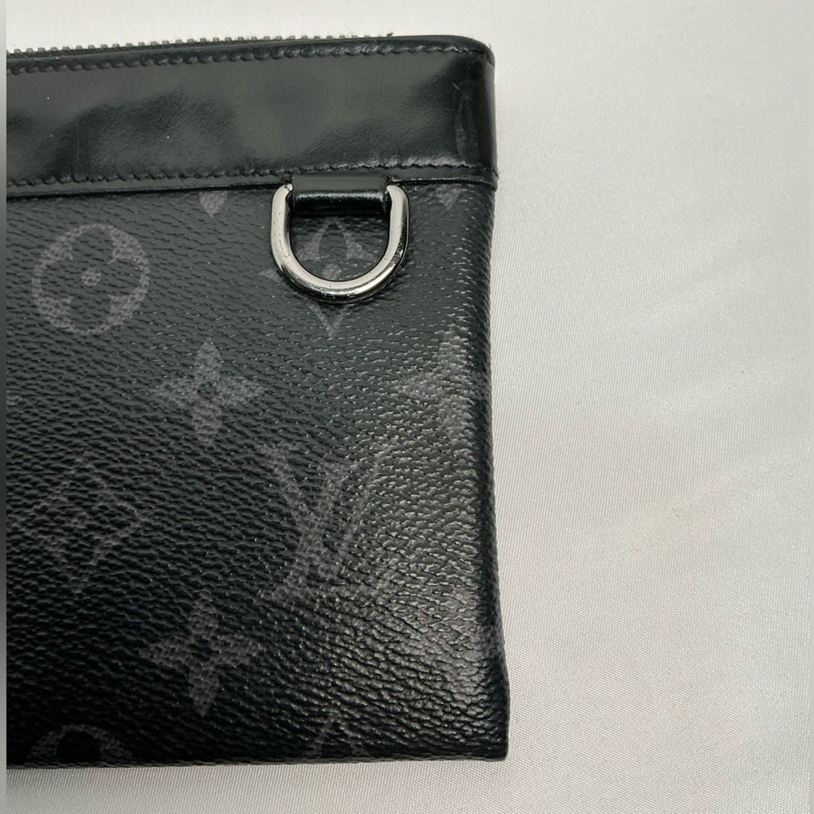 Louis Vuitton Louis Vuitton Discovery Pochette Monogram Eclipse Canvas PM Size ONE SIZE - 4 Thumbnail