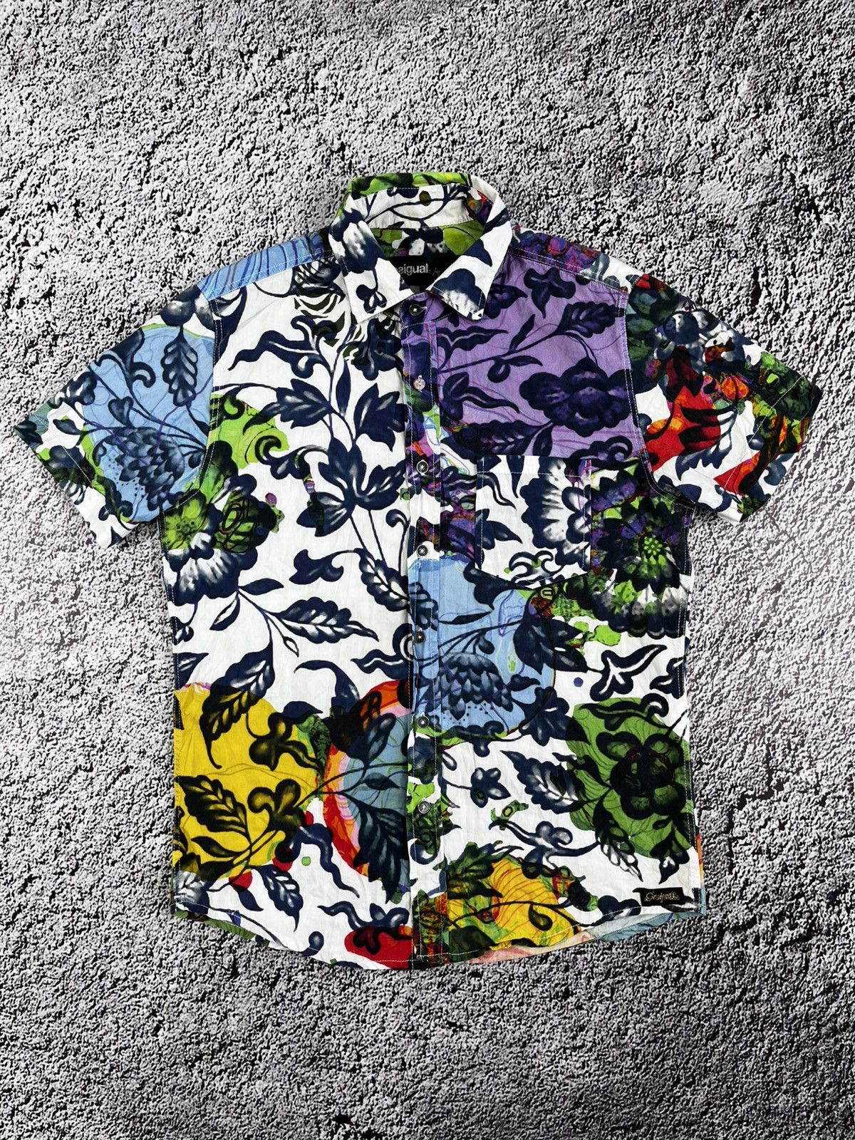 Vintage Vintage Y2K Desigual all over abstract shirt streetwear M Size US M / EU 48-50 / 2 - 1 Thumbnail