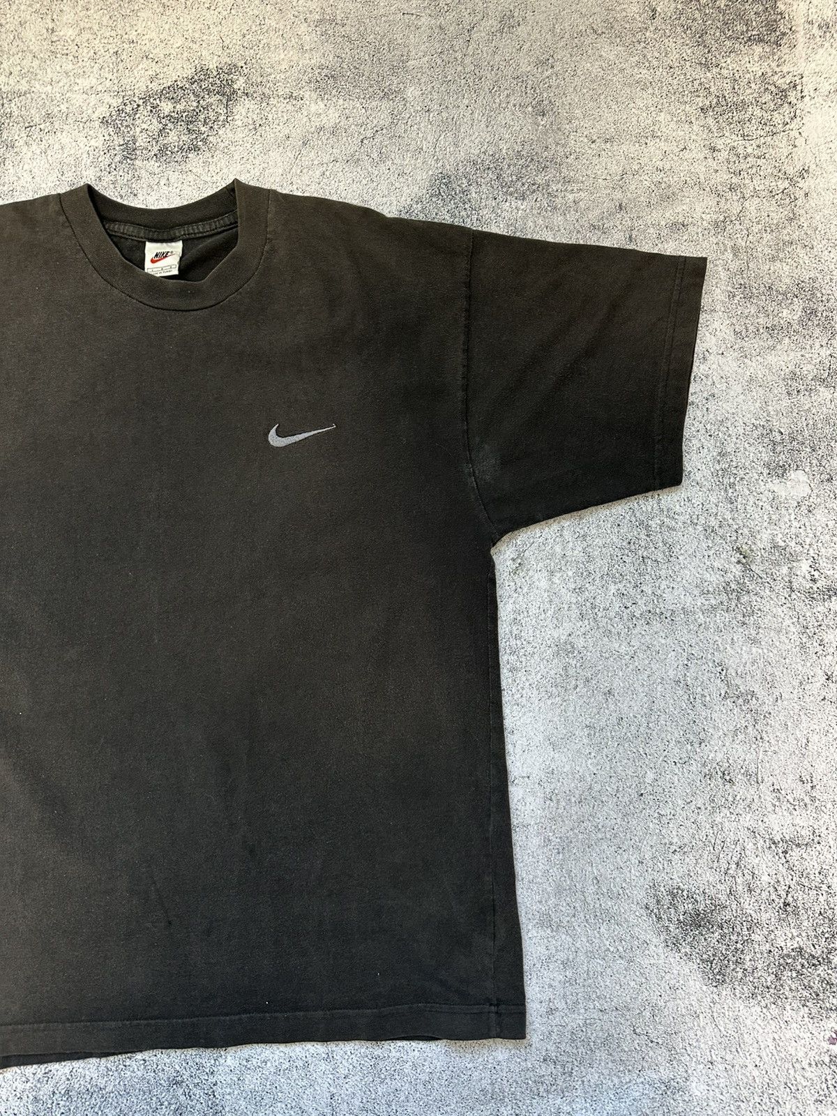 Nike Vintage Nike Gray Swoosh Logo T-shirt Fit Size US L / EU 52-54 / 3 - 3 Thumbnail