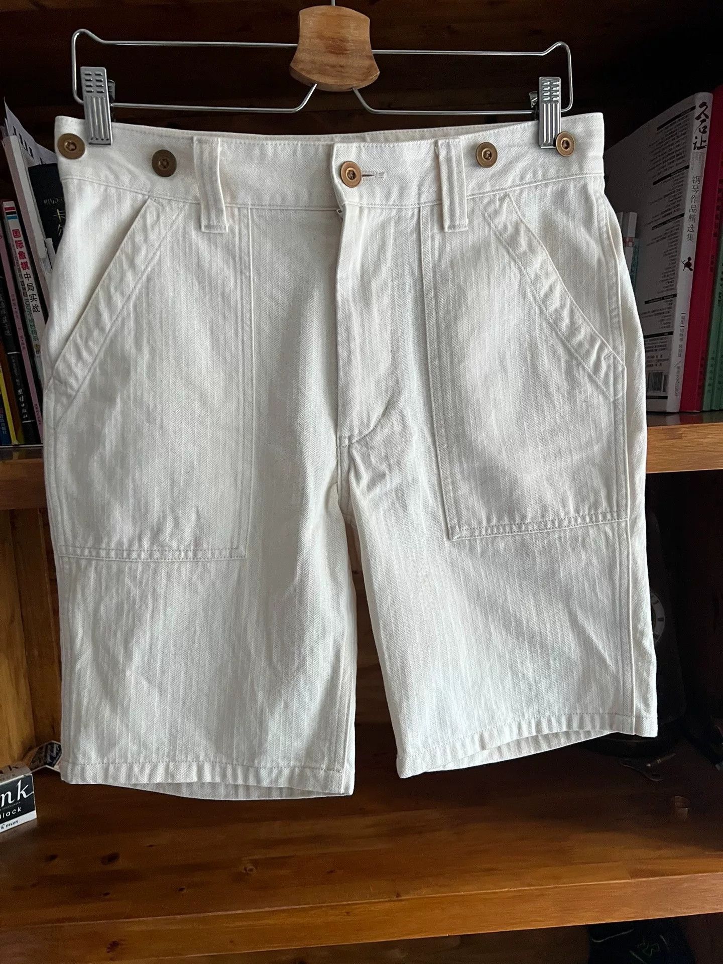 Nigel Cabourn Nigel Cabourn White Herringbone Cargo Shorts Size US 32 / EU 48 - 2 Thumbnail