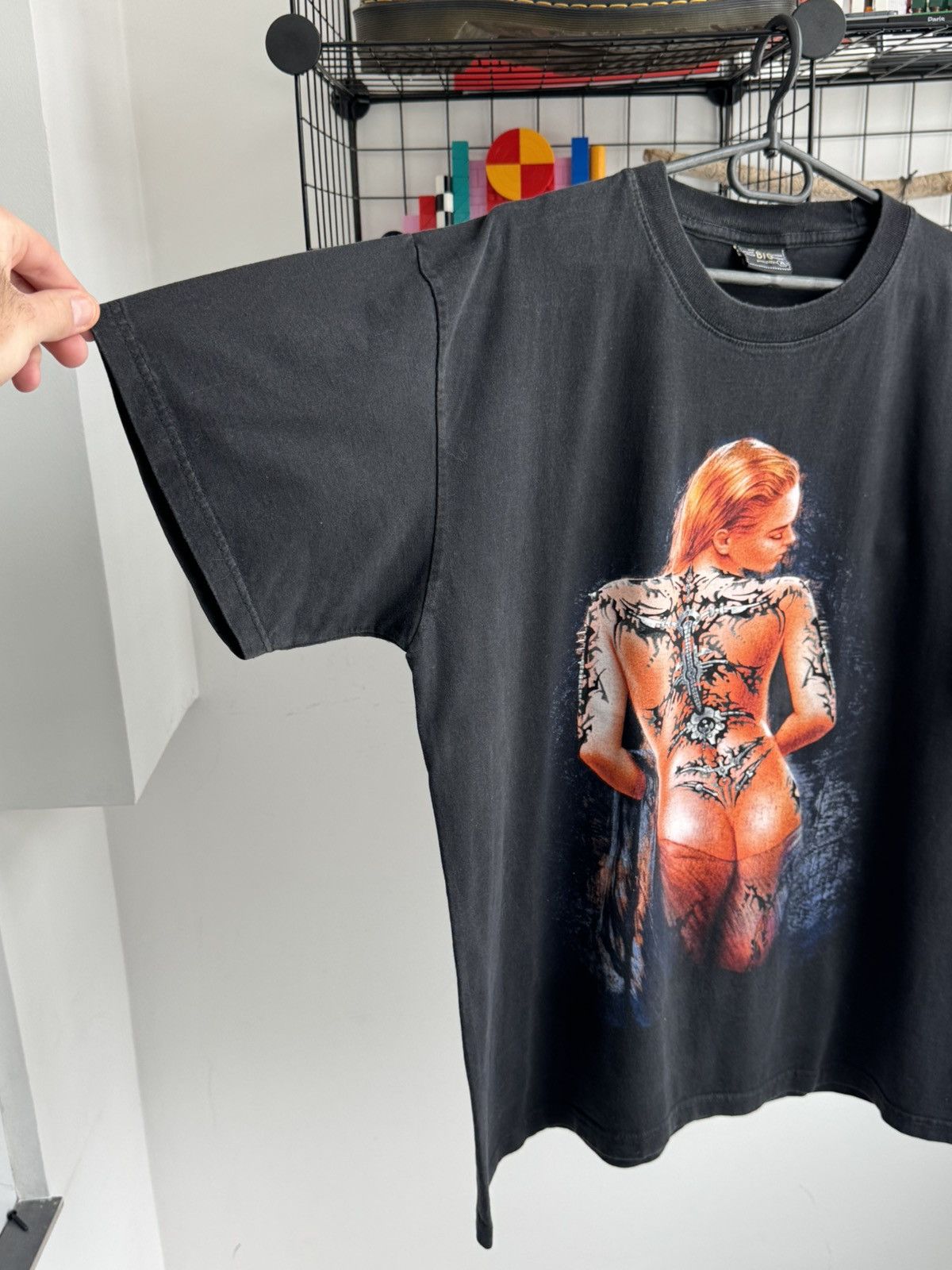 Vintage Vintage 90s Nude Sexy Girl Tattoo Pornstar T-shirt Size US XL / EU 56 / 4 - 3 Thumbnail