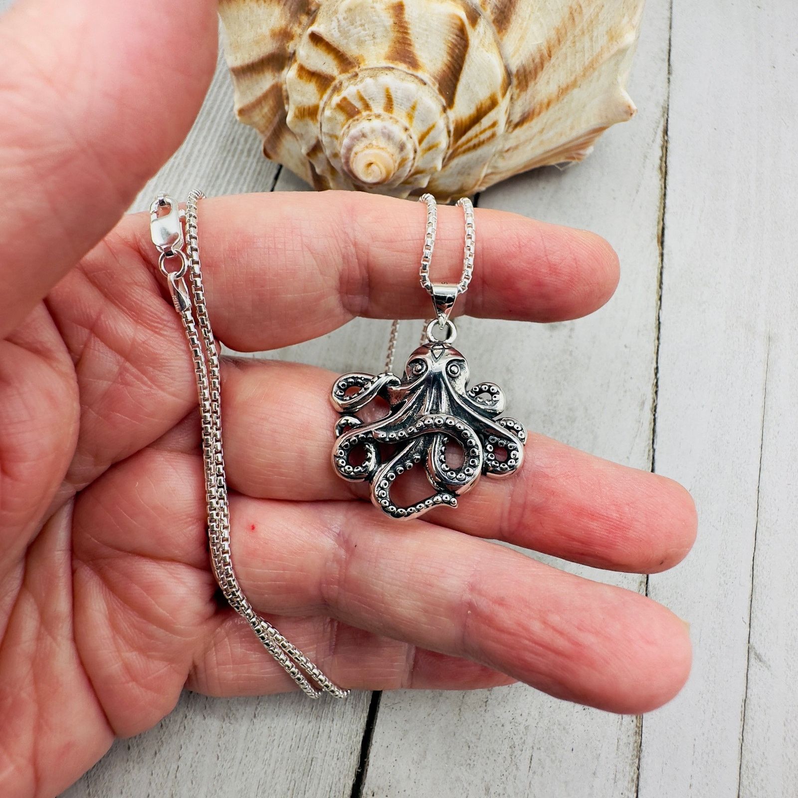 The Unbranded Brand Octopus Sterling Silver Necklace Rounded Box Chain Size ONE SIZE - 10 Thumbnail