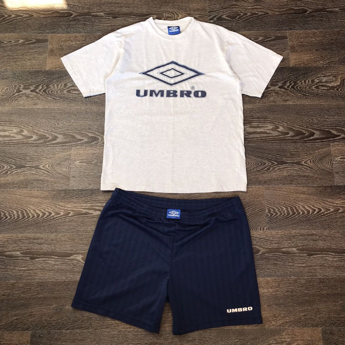 Umbro Vintage Umbro costume Center Logo T Shirt Shorts Size L Size US L / EU 52-54 / 3 - 1 Thumbnail