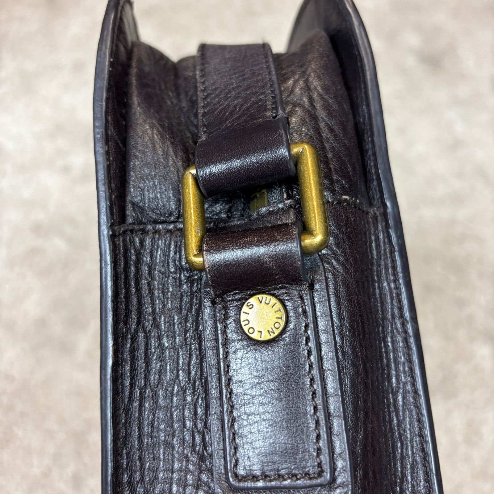 Louis Vuitton Louis Vuitton Taiga Brown Leather Messenger Shoulder Bag Size ONE SIZE - 8 Thumbnail