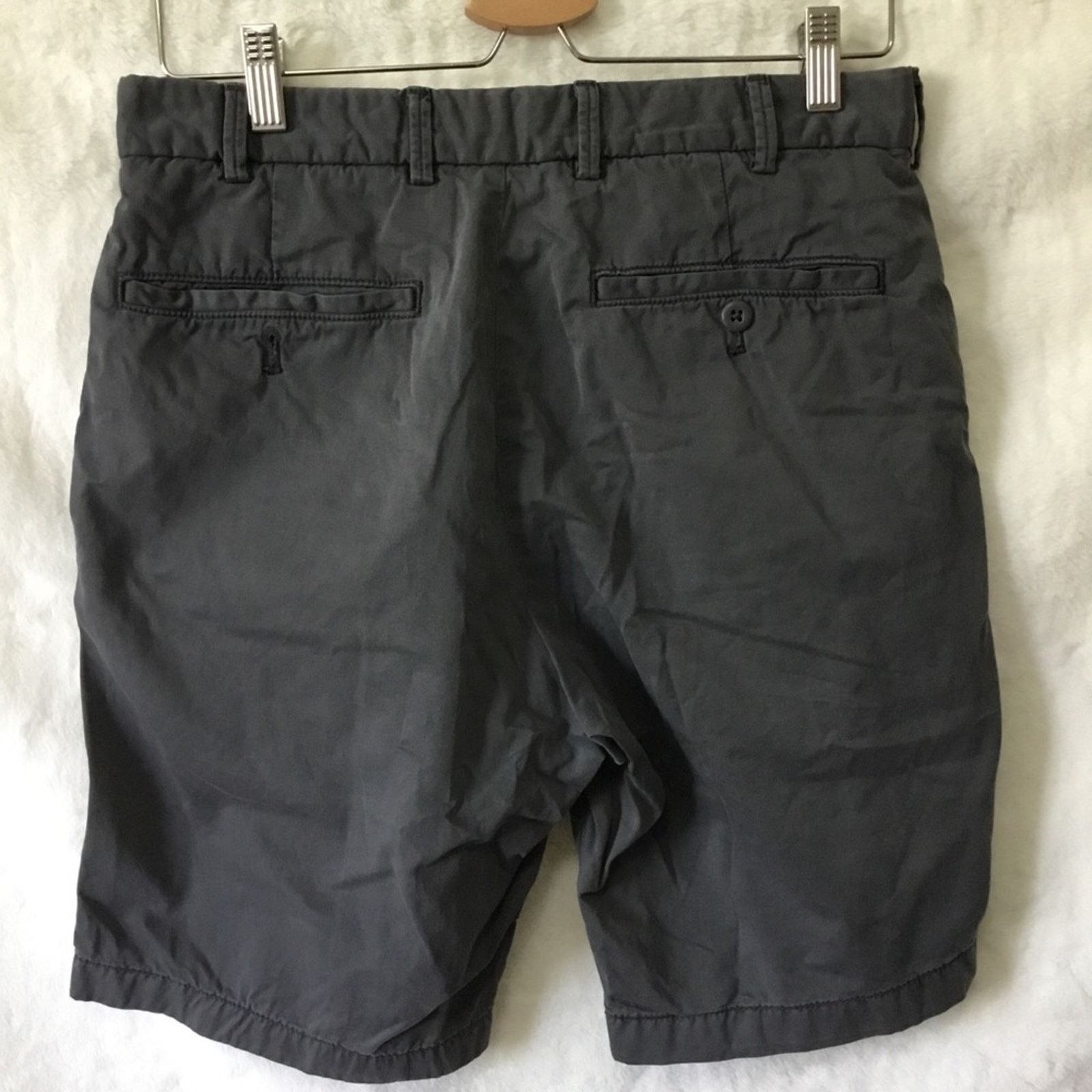 Uniqlo Uniqlo Men's Charcoal Gray Flat-Front Shorts Size US 28 / EU 44 - 5 Thumbnail