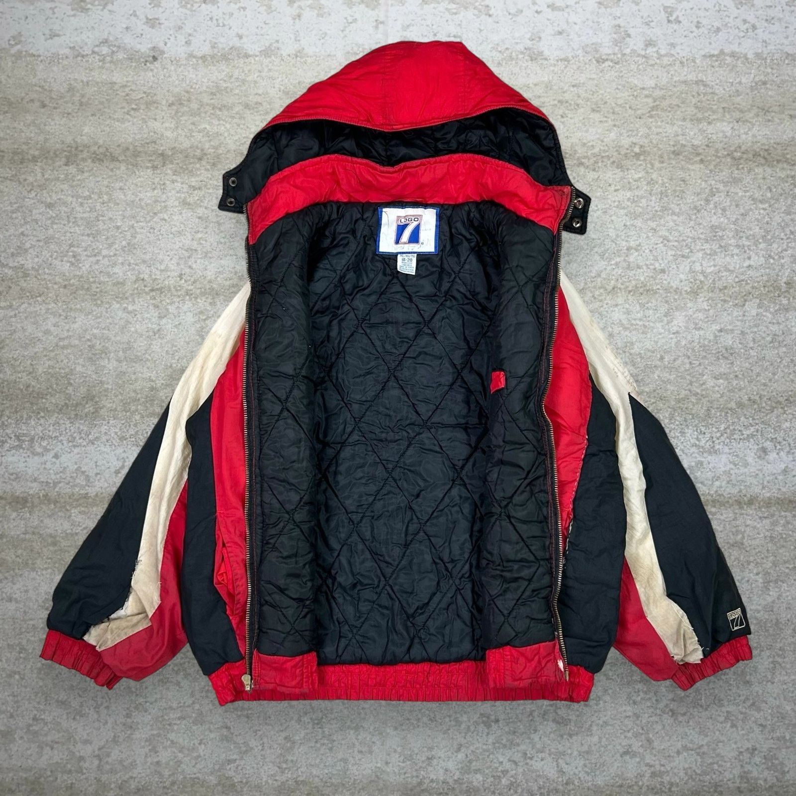 Logo 7 × Vintage Crazy Vintage 90s Wisconsin Badgers Puffer Jacket Red Nylon Size US XL / EU 56 / 4 - 2 Thumbnail