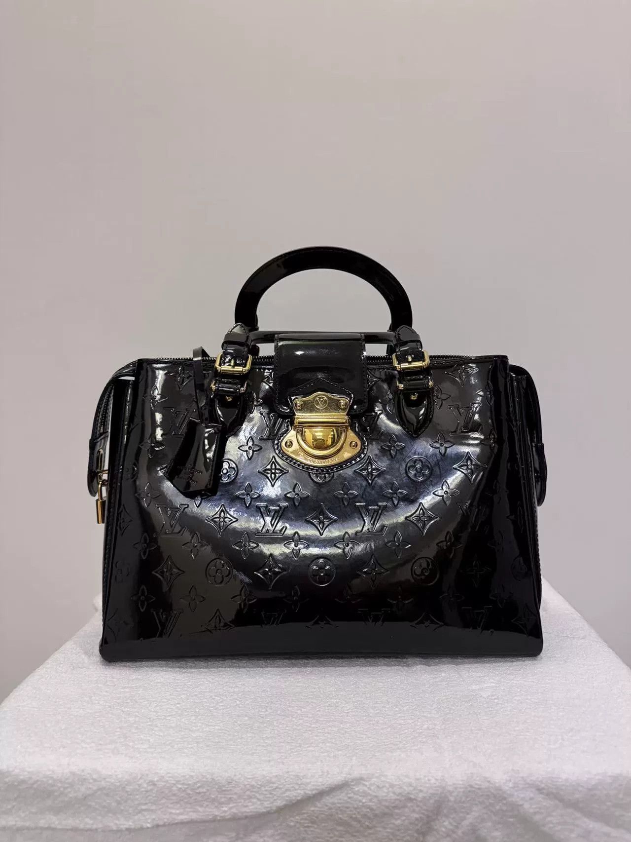 Louis Vuitton Louis Vuitton Patent Leather Handbag Size ONE SIZE - 1 Thumbnail