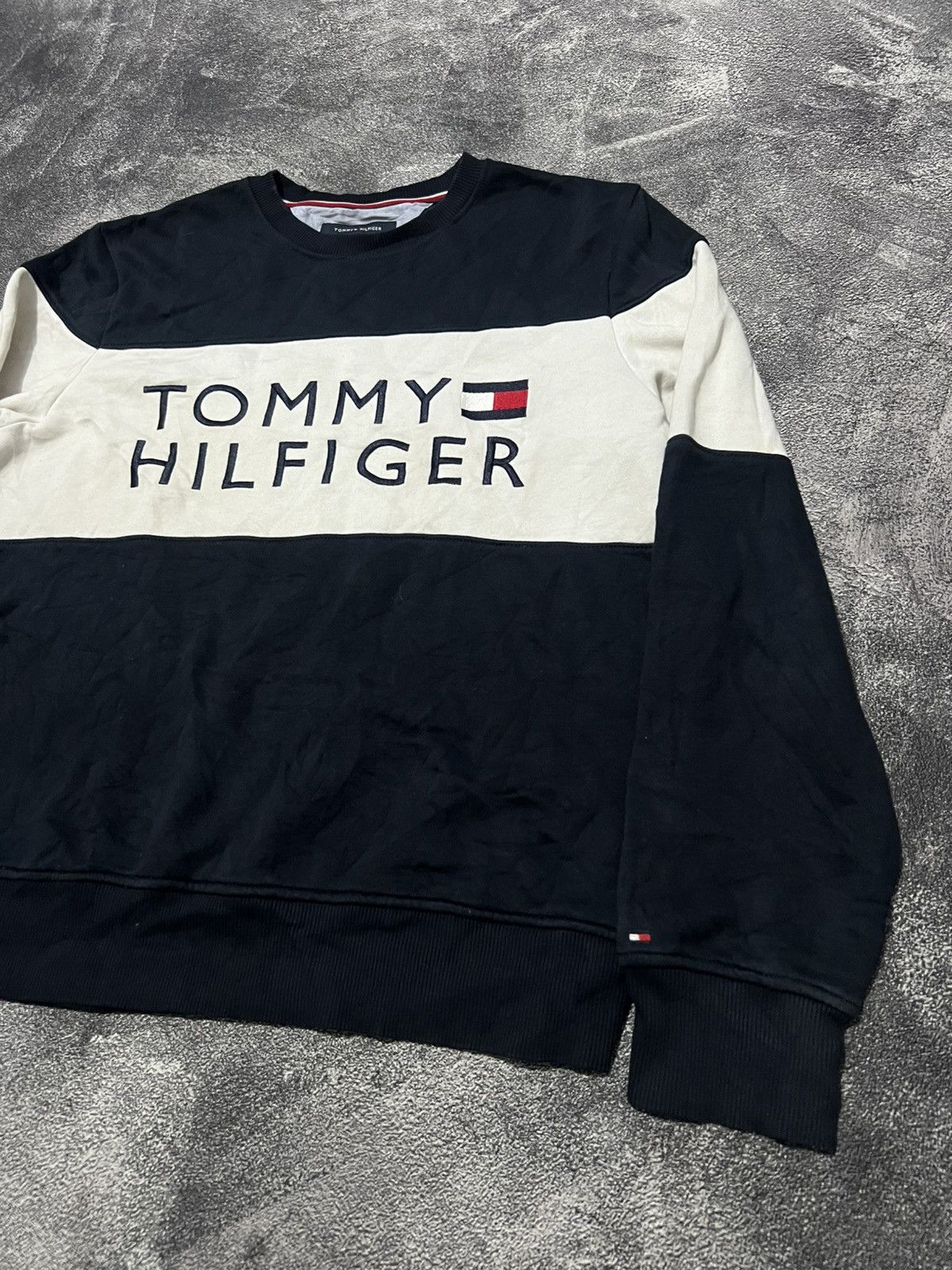 Tommy Hilfiger Tommy Hilfiger Crewneck Sweatshirt Size US M / EU 48-50 / 2 - 2 Thumbnail