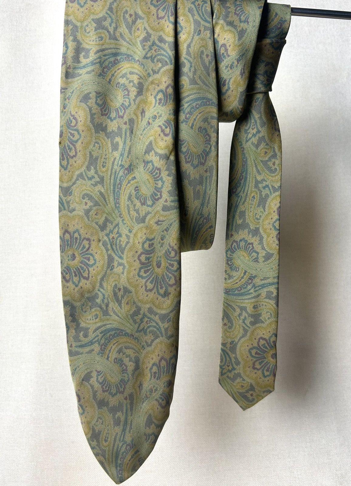 Burberry Burberry’s vintage olive green paisley floral Silk Mens Tie Size ONE SIZE - 1 Thumbnail