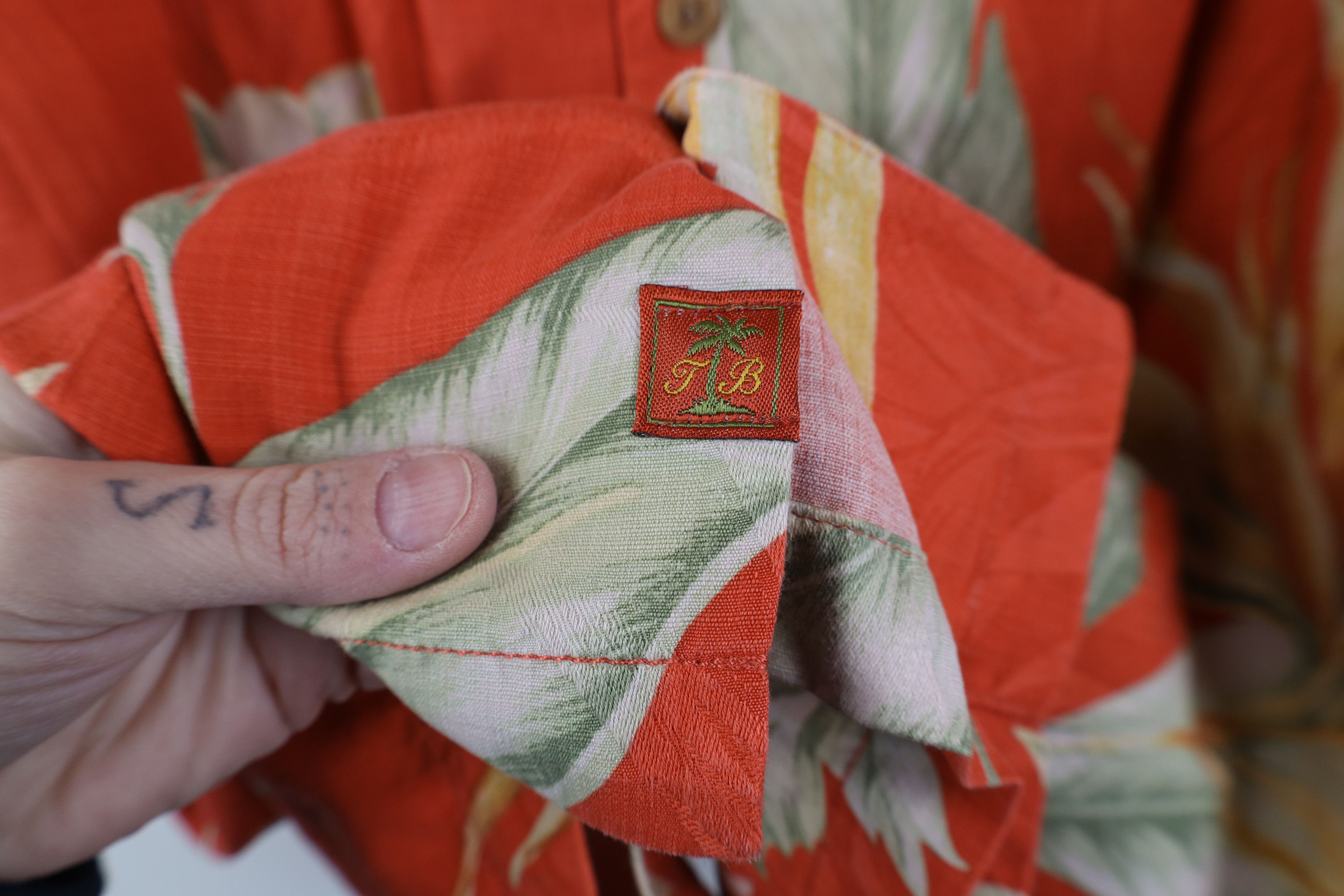 Tommy Bahama Vintage Y2K Tommy Bahama Looped Collar Button Shirt Luau Size US L / EU 52-54 / 3 - 7 Thumbnail
