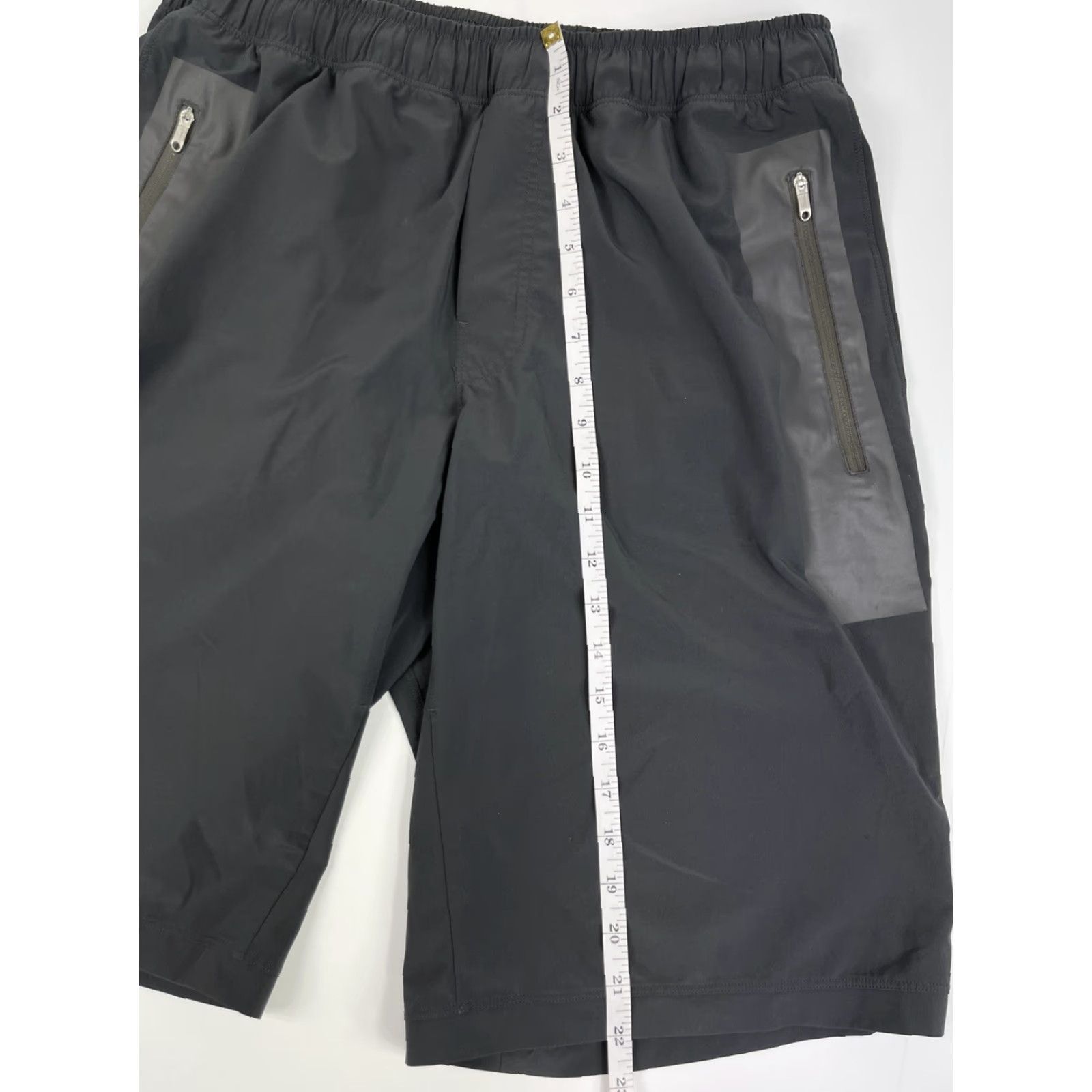 Lululemon LULULEMON Mens Shorts Size 36 Gray Stretch Gym Casual Zip Pockets Regular Fit Size US 36 / EU 52 - 5 Thumbnail