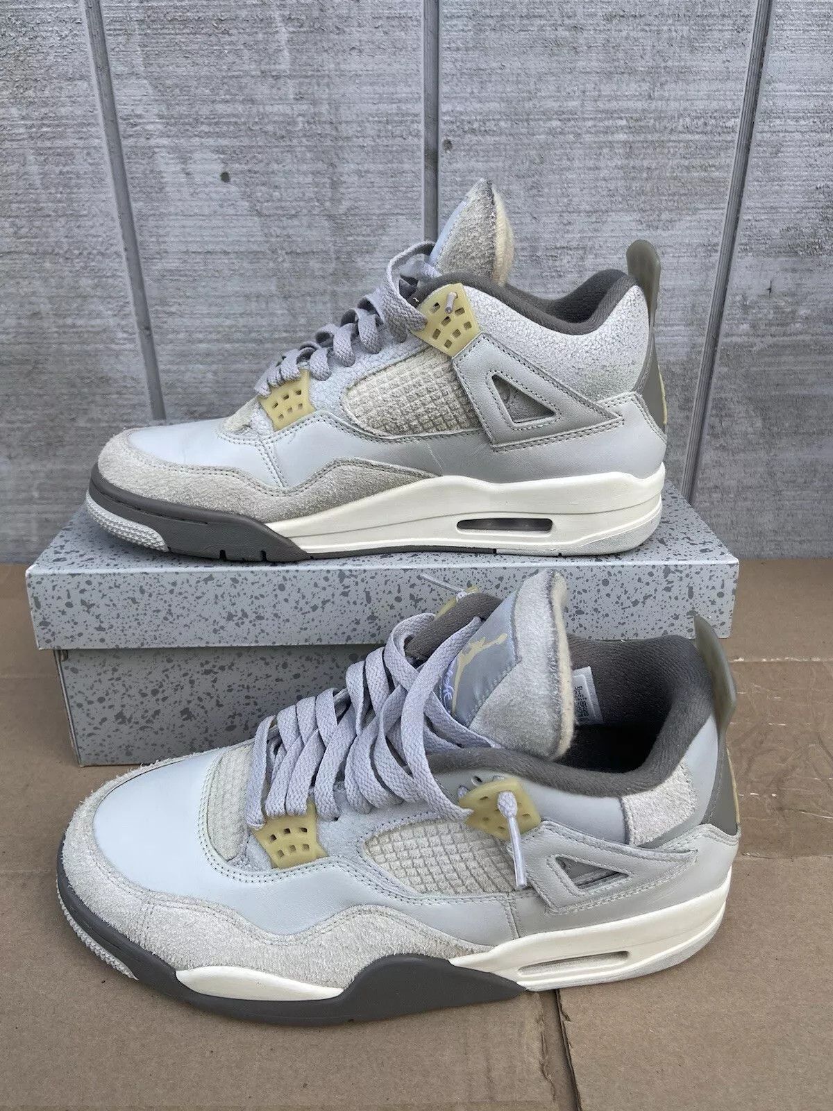 Nike Size 9 Men's Nike Air Jordan Retro 4 SE Craft Photon Dust Size US 9 / EU 42 - 2 Thumbnail
