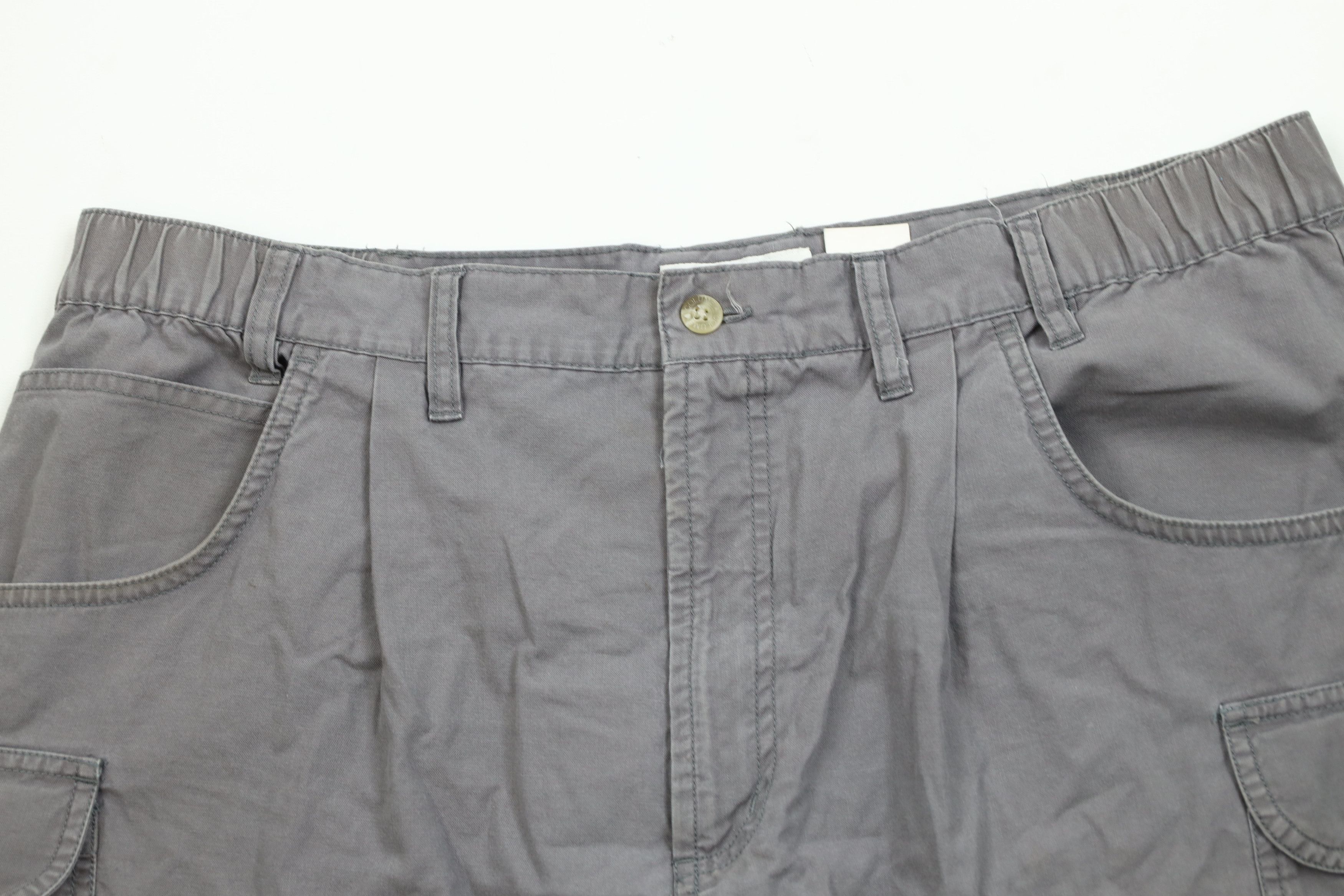 Columbia Vintage 90s Columbia Spell Out Above Knee Cargo Shorts Gray Size US 38 / EU 54 - 2 Thumbnail