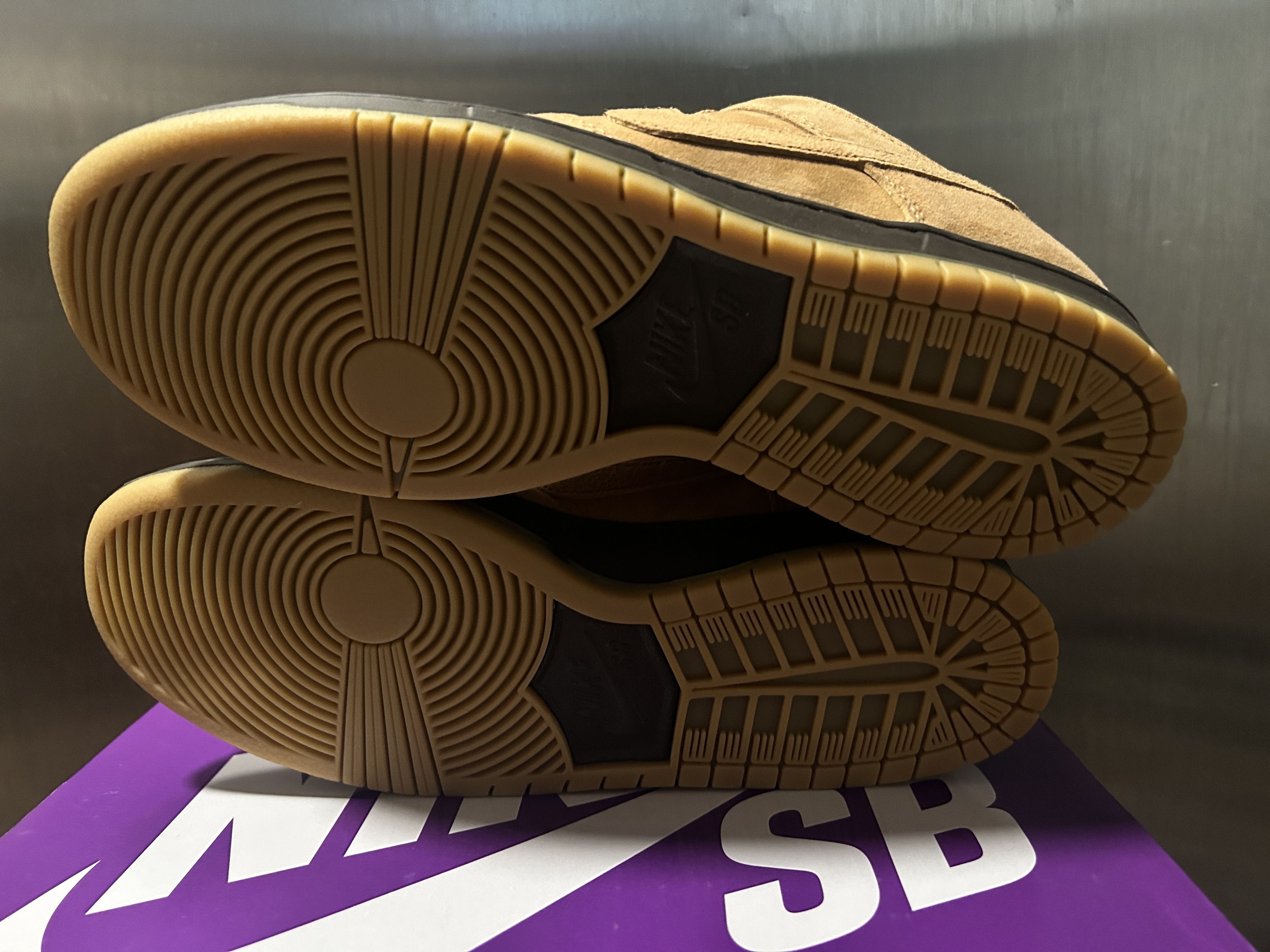 Nike Nike SB Dunk Low Wheat (2023) Size US 10 / EU 43 - 6 Thumbnail