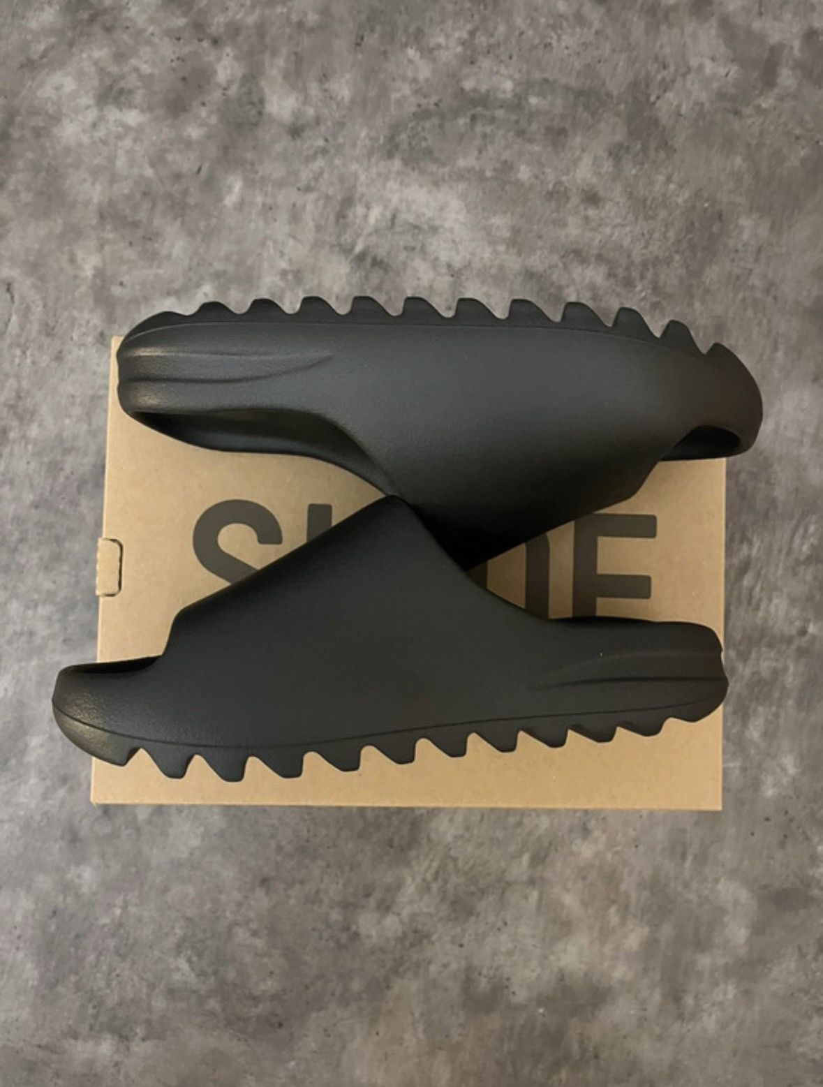 Yeezy Yeezy slide onyx Size US 11 / EU 44 - 3 Thumbnail