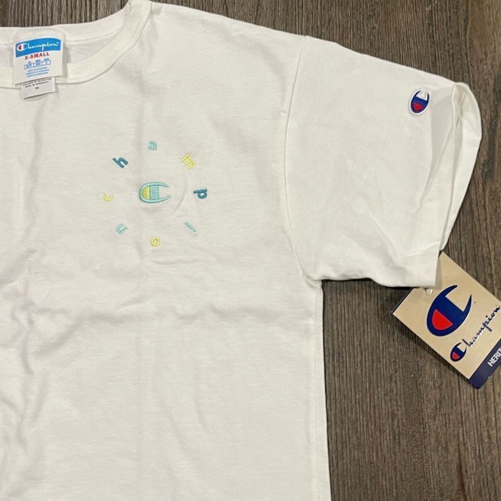 Champion NWT Champion White Graphic Crop Top - Size XS Size XS / US 0-2 / IT 36-38 - 2 Thumbnail