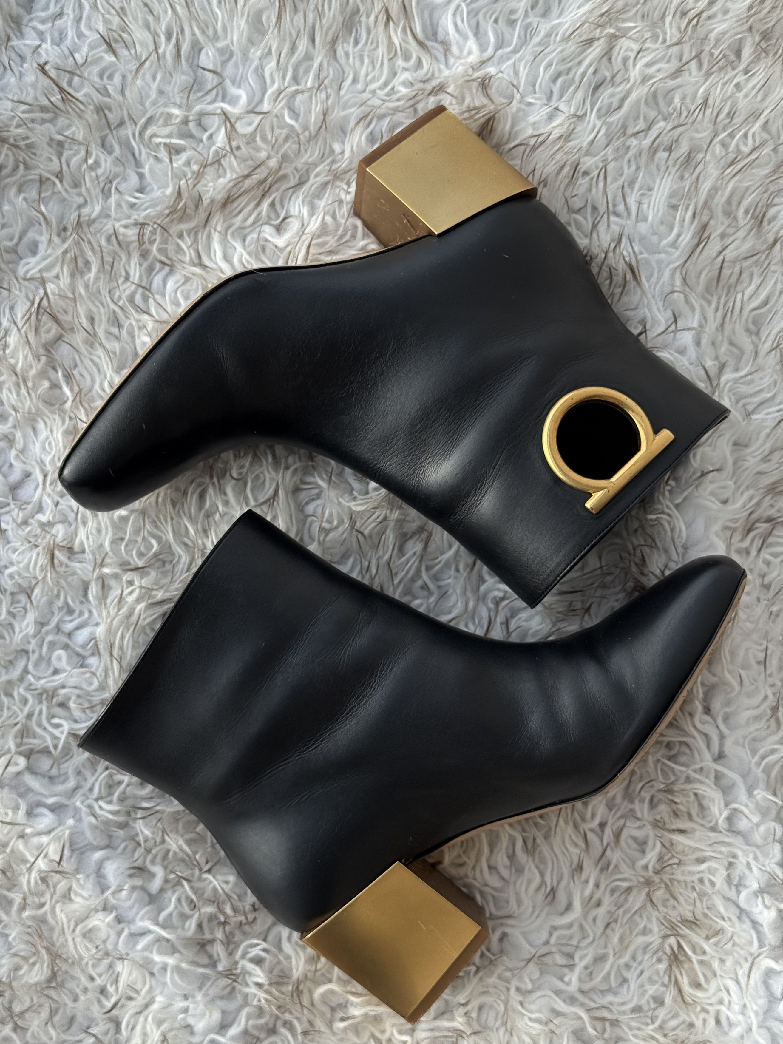 Salvatore Ferragamo Salvatore Ferragamo Albiano Ankle Boots in Black, size 7.5 Size US 7.5 / IT 37.5 - 7 Thumbnail