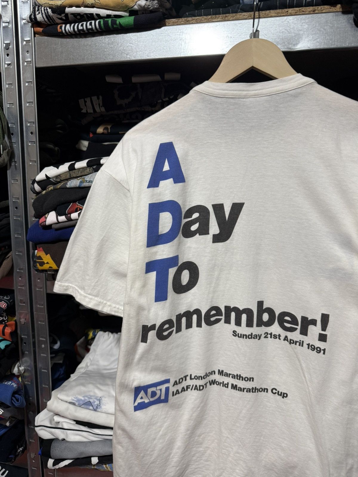 Vintage Vintage 1991 London Marathon A Day To Remember T-Shirt Size US L / EU 52-54 / 3 - 4 Thumbnail
