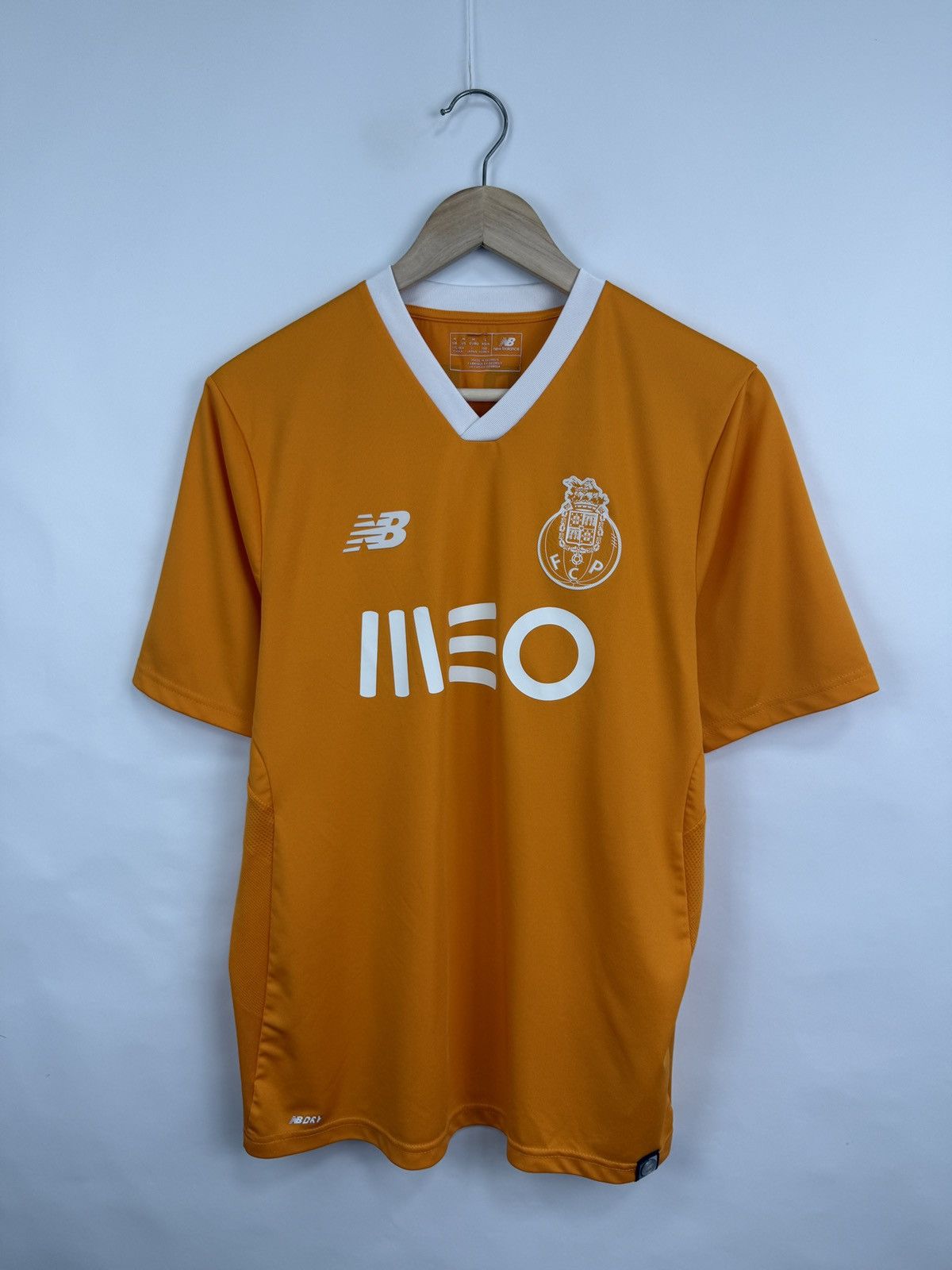 New Balance 🇵🇹 2017/18 FC Porto New Balance Soccer Jersey T-Shirt Y2K Size US M / EU 48-50 / 2 - 3 Thumbnail