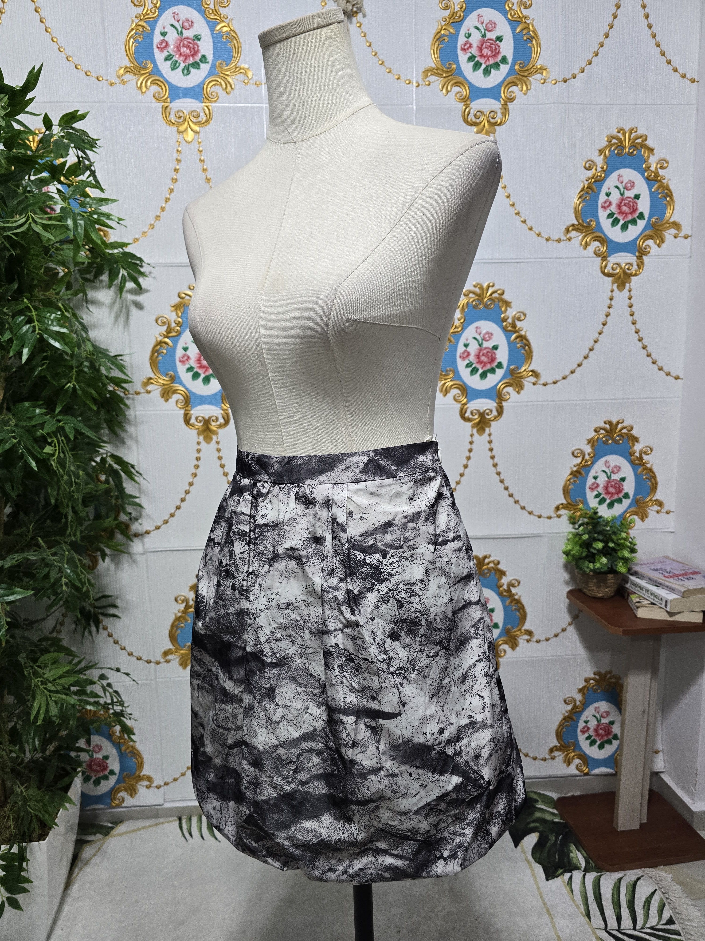 Moschino MOSCHINO beautiful skirt for women 😍 Size 30" / US 8 / IT 44 - 9 Thumbnail