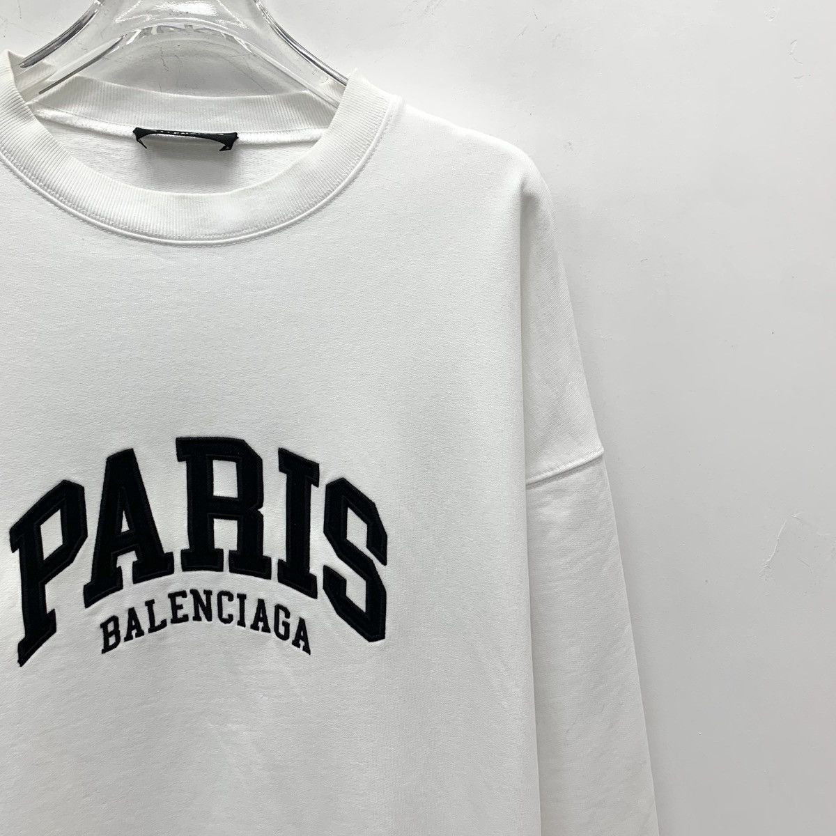 Balenciaga Balenciaga Paris White Long Sleeve Sweatshirt K26WX Size US S / EU 44-46 / 1 - 3 Thumbnail