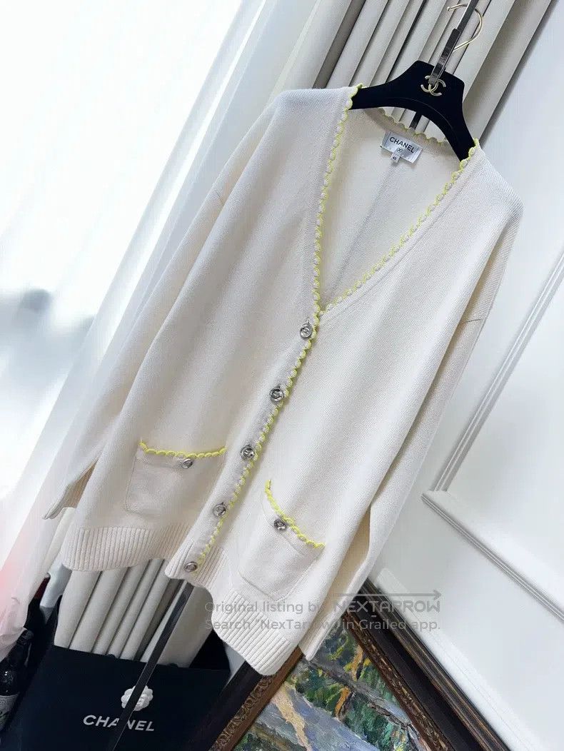 Other Chanel 25c yellow wavy lace beige cashmere knitted cardiga Size S / US 4 / IT 40 - 1 Thumbnail