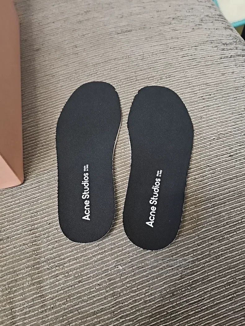 Acne Studios Acne Studios Round-toed Velcro low-top sneakers Size US 4.5 / IT 34.5 - 9 Thumbnail