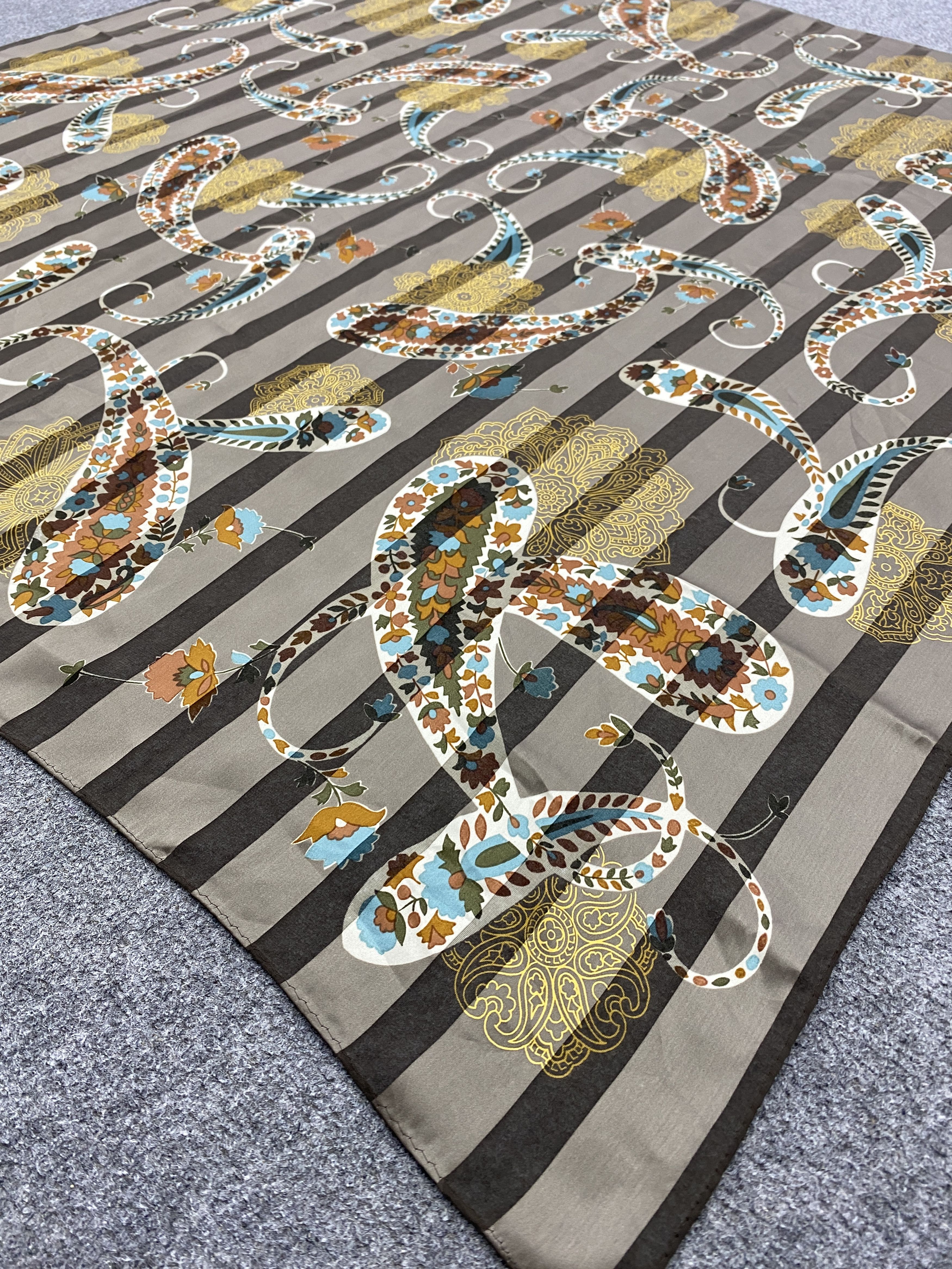 Japanese Brand Paisley Silk Scarf Shawl Babushka head Scarf SN0053 Size ONE SIZE - 4 Thumbnail