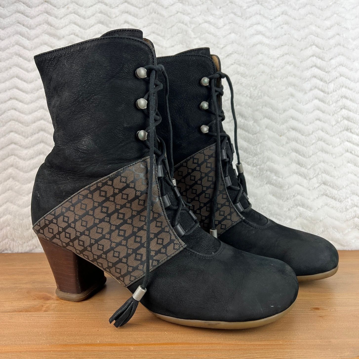 John Fluevog JOHN FLUEVOG OPERETTAS MARIETTA 7 SUEDE LEATHER BOOTS Discon Size US 7 / IT 37 - 1 Thumbnail