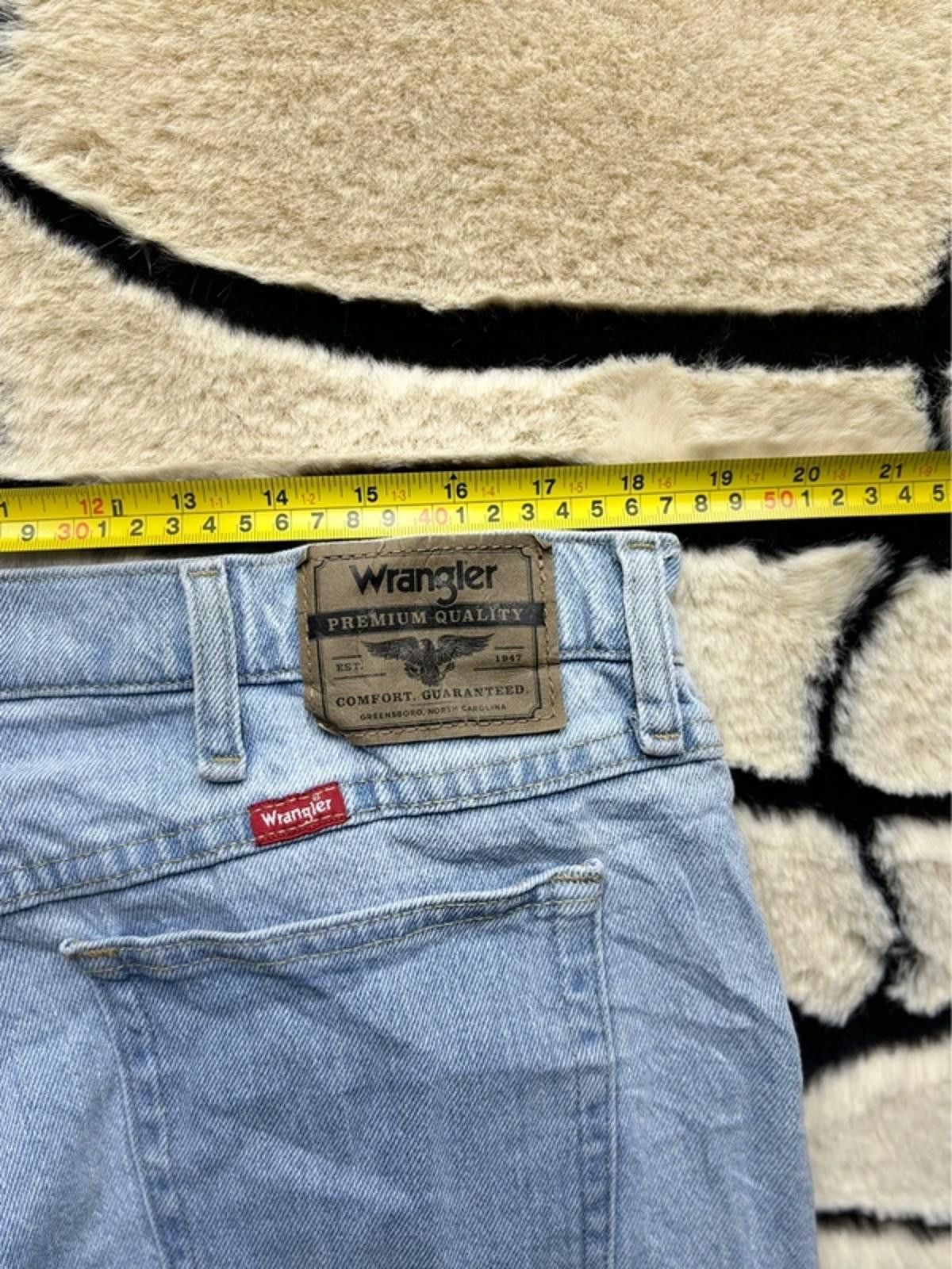 Other Men’s vintage wrangler baggy fit jeans Y2K style size 38x30 Size US 38 / EU 54 - 4 Thumbnail