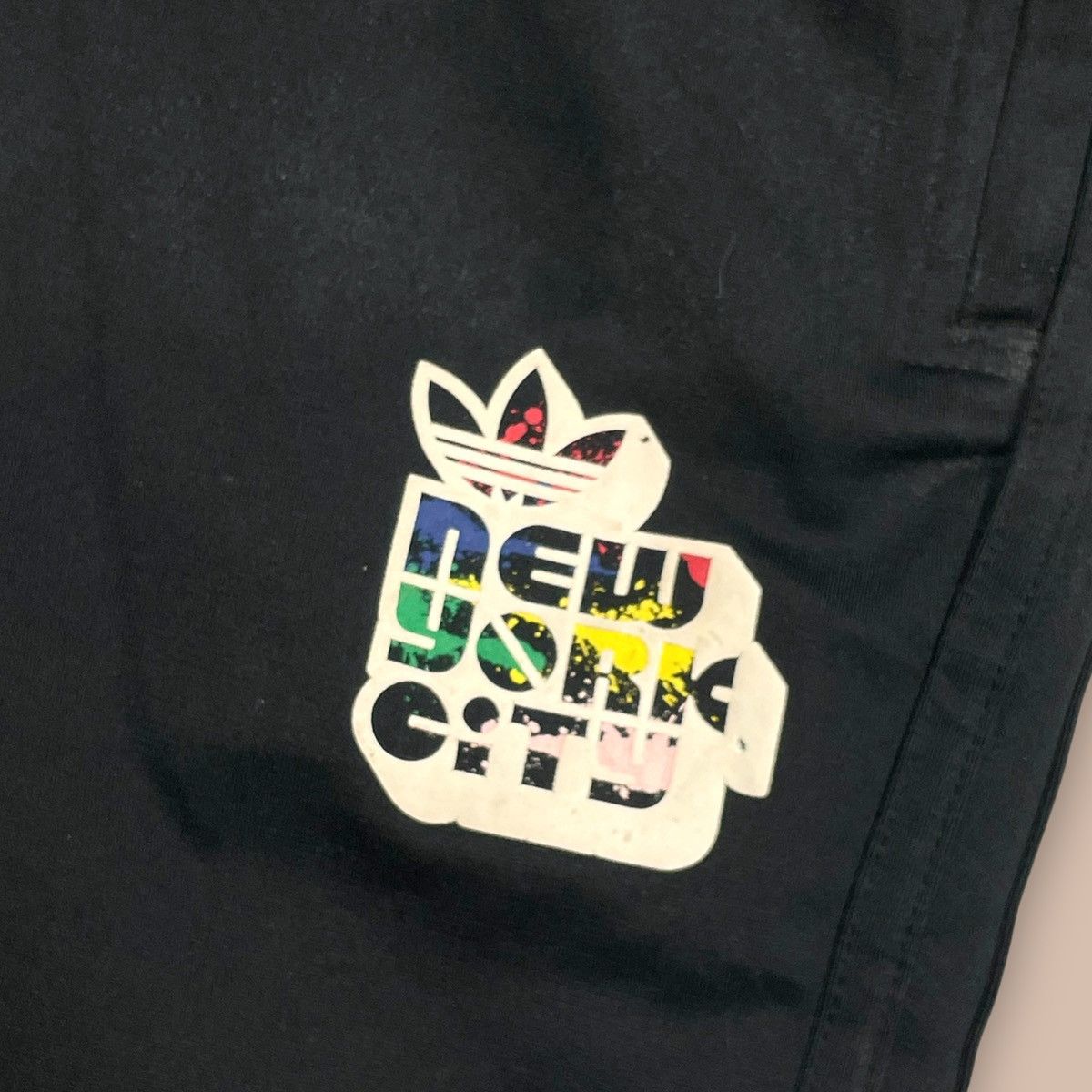 Adidas Adidas Adicolor NYC BK6 Black Series Sweatpants Size US 32 / EU 48 - 3 Thumbnail