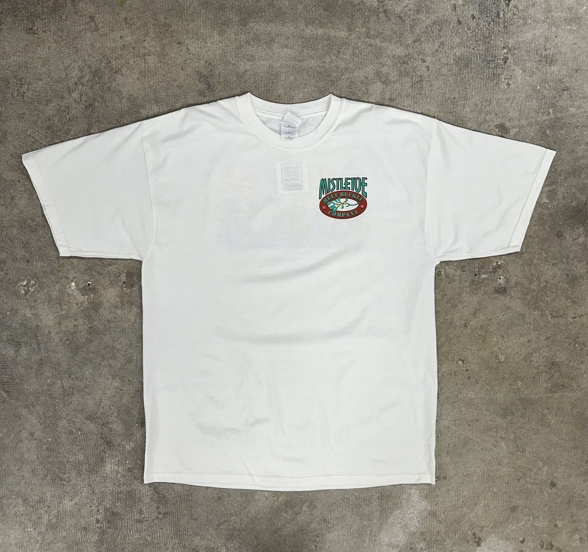 Gildan × Vintage Vintage 90s Mistletoe Belt Company Office T-Shirt Size US XL / EU 56 / 4 - 2 Thumbnail