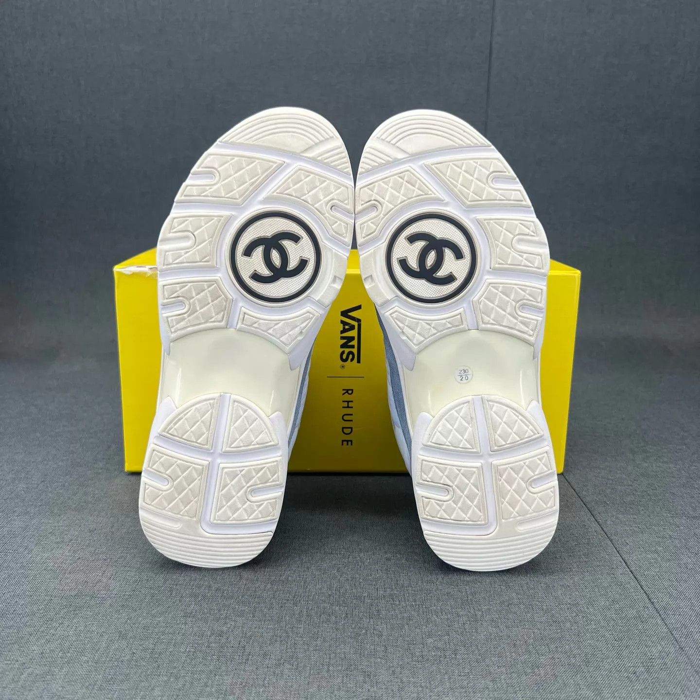 Chanel CHANEL CC White & Blue Sneakers 36.5 99 New With Box Size US 6 / IT 36 - 6 Thumbnail