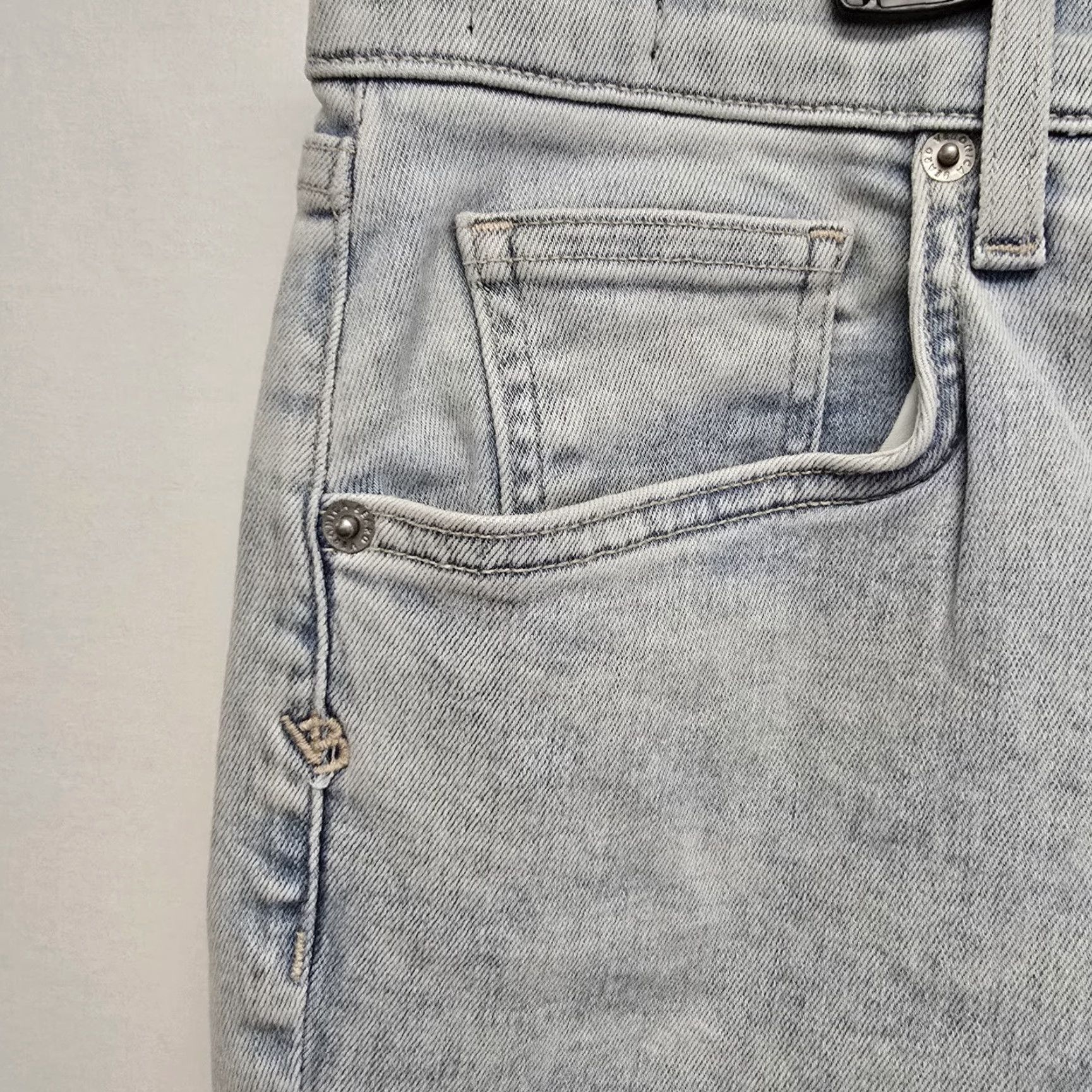 Veronica Beard VERONICA BEARD Debbie High Rise Skinny Jean 31/12 Everest Light Wash Jeans Women Regular Size 31 Blue Size 24" / US 00 / IT 34 - 5 Thumbnail