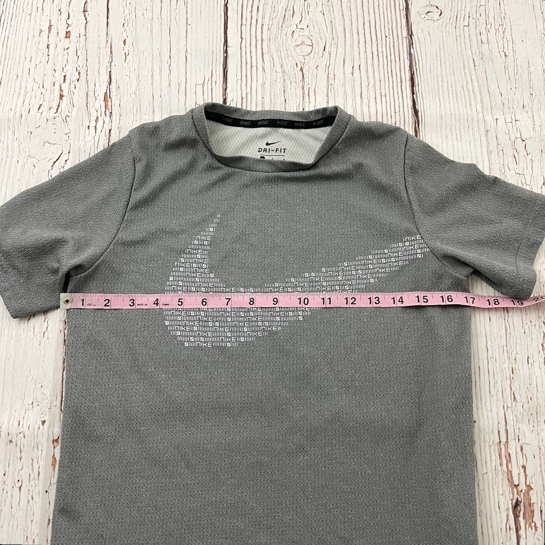 Nike Nike Dri-Fit Short Sleeve Athletic Top Women's Large Gray Shirt Women L Gray Nike Dri-Fit Short Sleeve Athletic Top Size L / US 10 / IT 46 - 3 Thumbnail