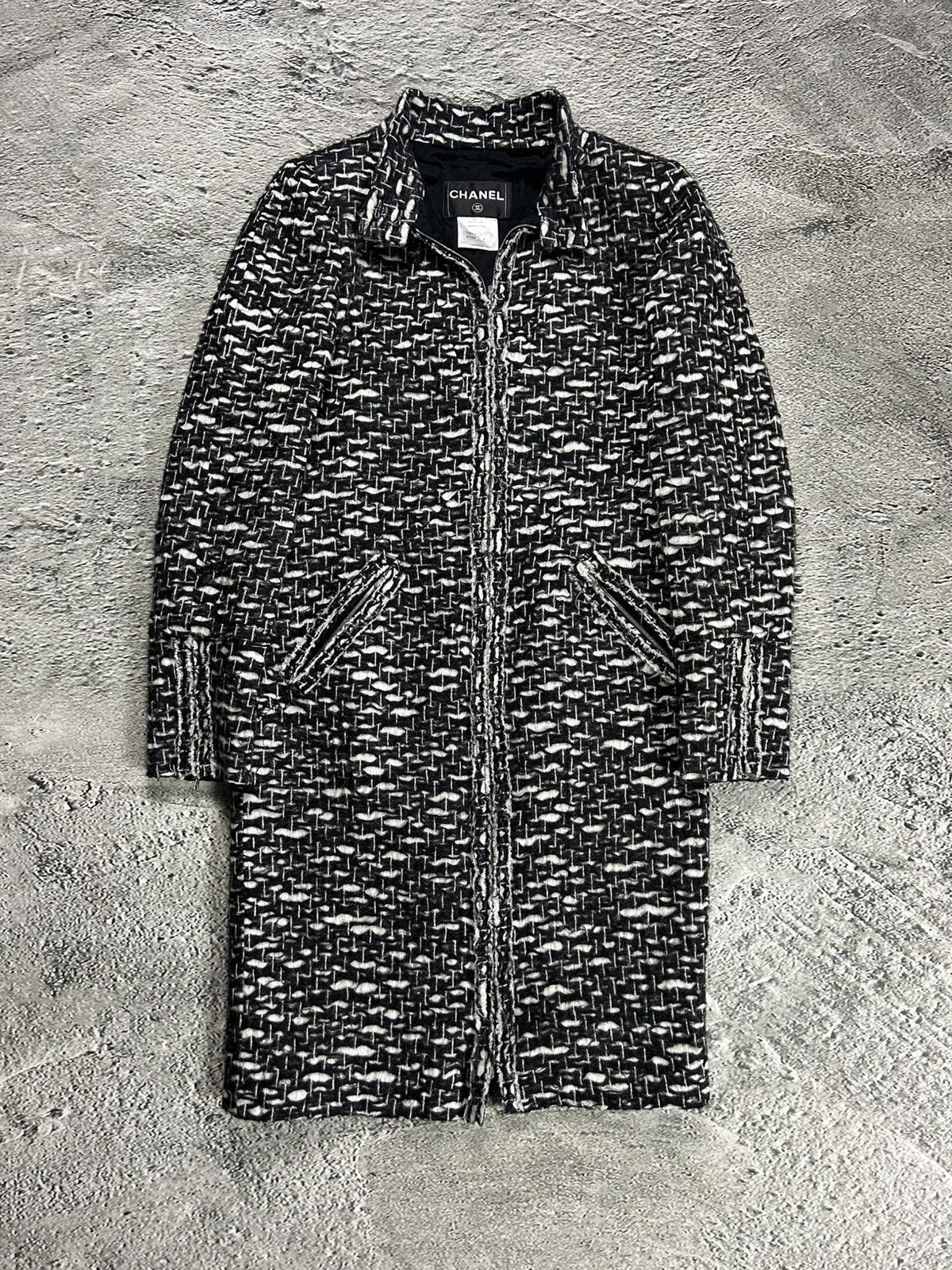 Chanel Chanel vintage coat tweed black white furry 2010 Size XS / US 0-2 / IT 36-38 - 1 Thumbnail
