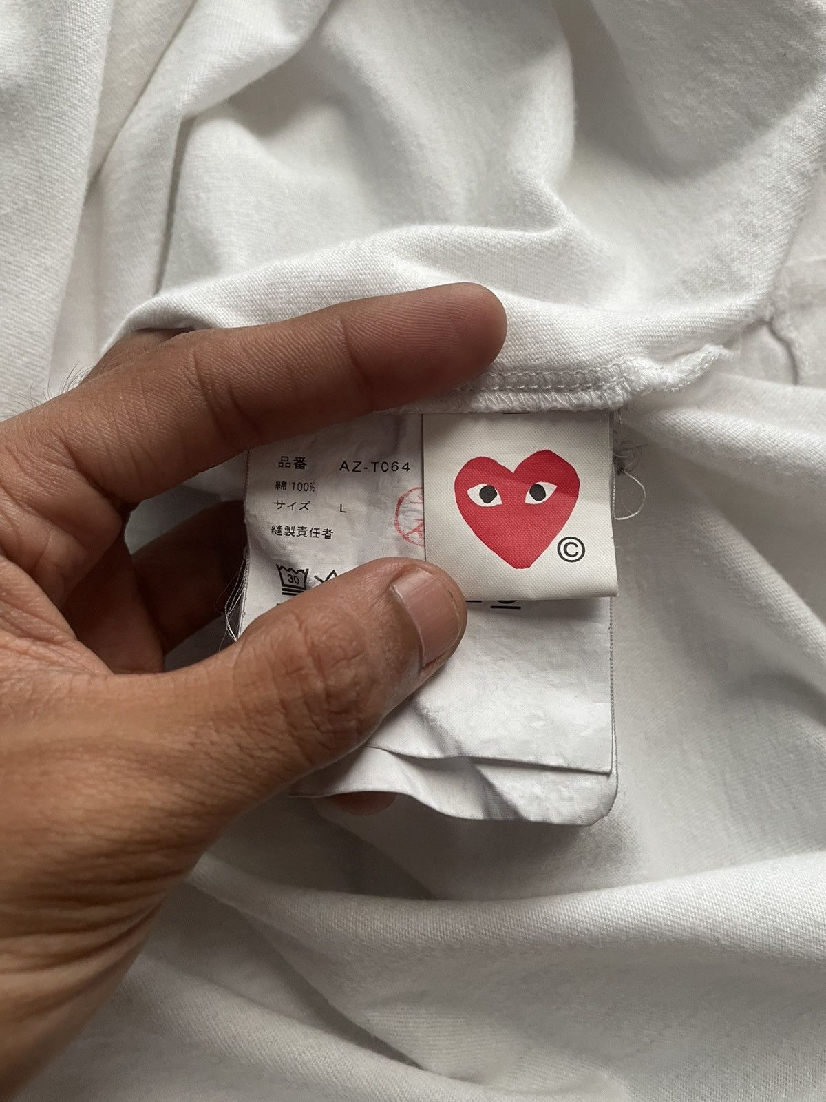 Comme des Garcons Play Comme Des Garcons Embroidered Black Heart Logo Shirts Size US L / EU 52-54 / 3 - 9 Thumbnail