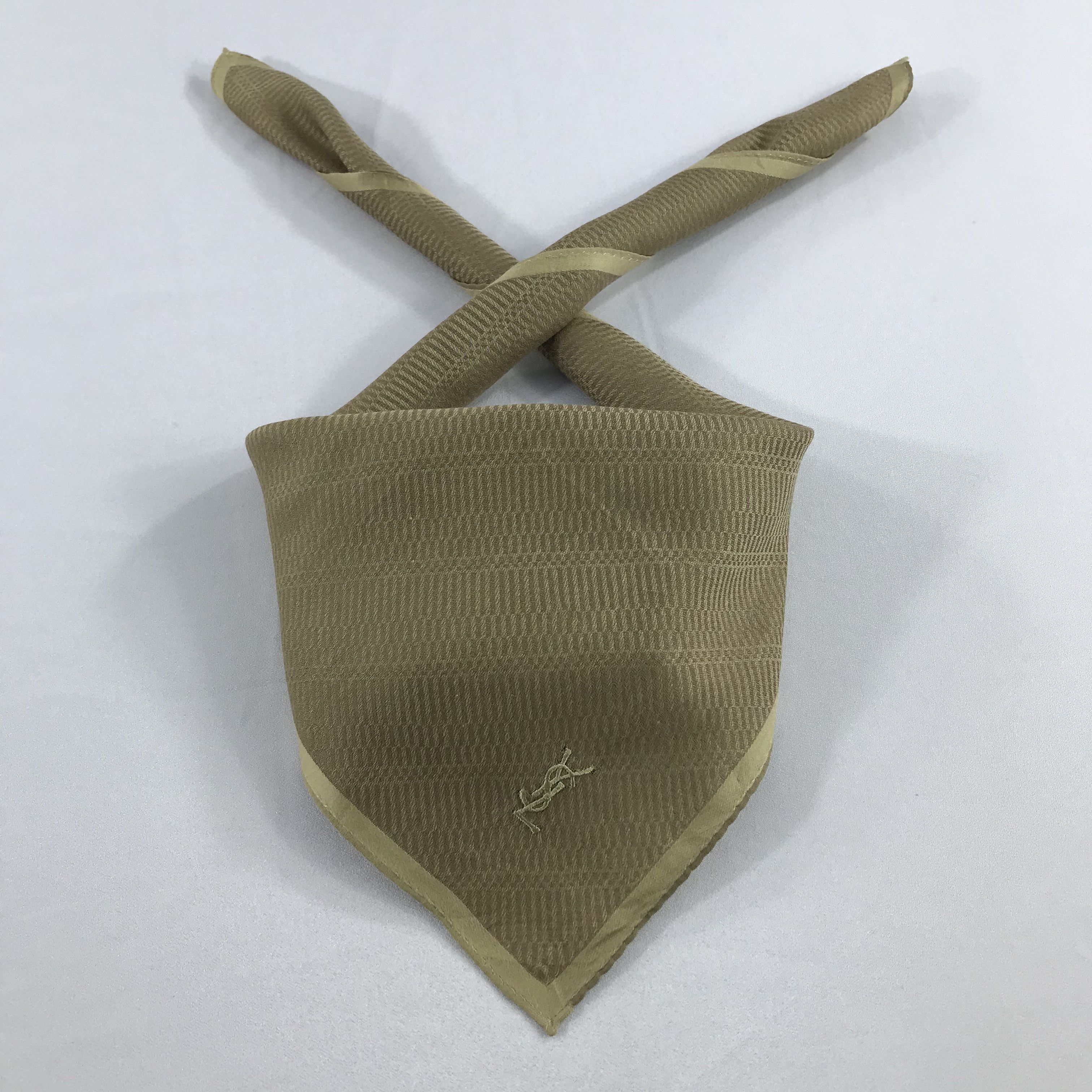 Vintage Yves Saint Laurent Bandana /Handkerchief/Neckerchief -S2143 Size ONE SIZE - 3 Thumbnail
