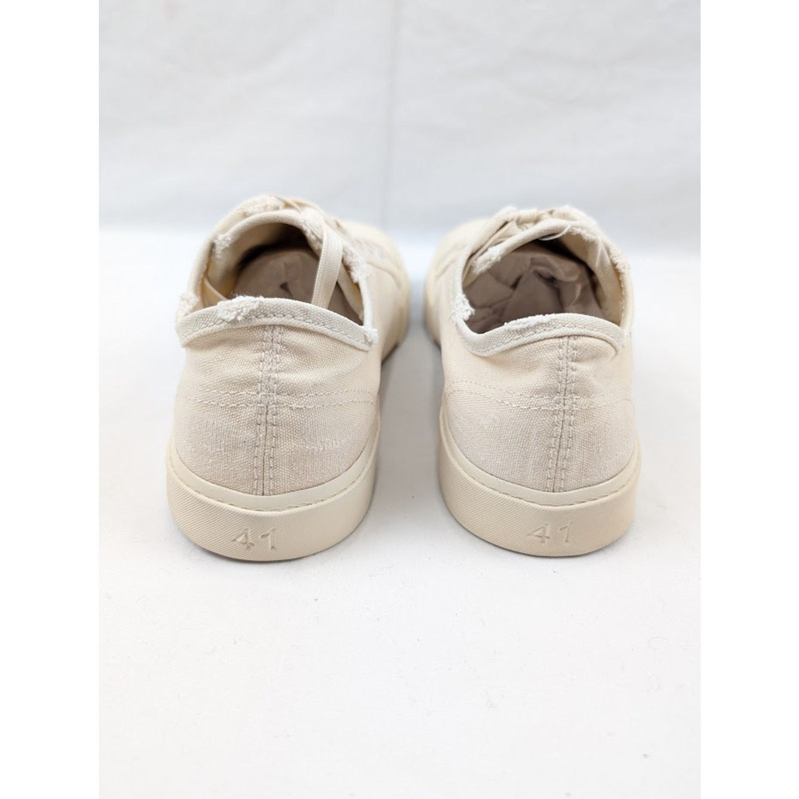 Balenciaga o1rshd1 Paris Low-Top Sneakers in White Size US 7 / EU 40 - 19 Thumbnail