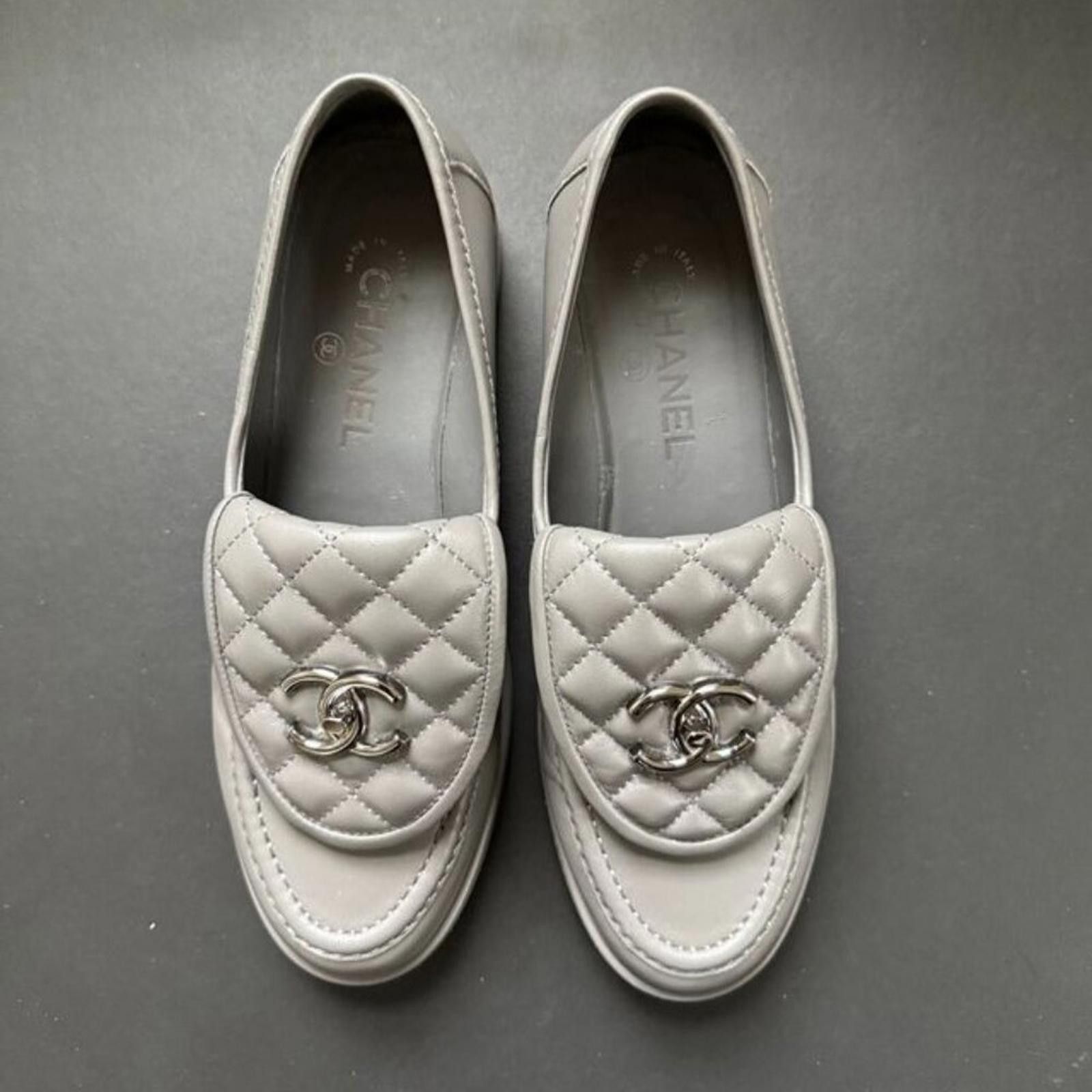 Chanel Turnlock Chanel Loafer in Grey Size US 8 / IT 38 - 1 Thumbnail